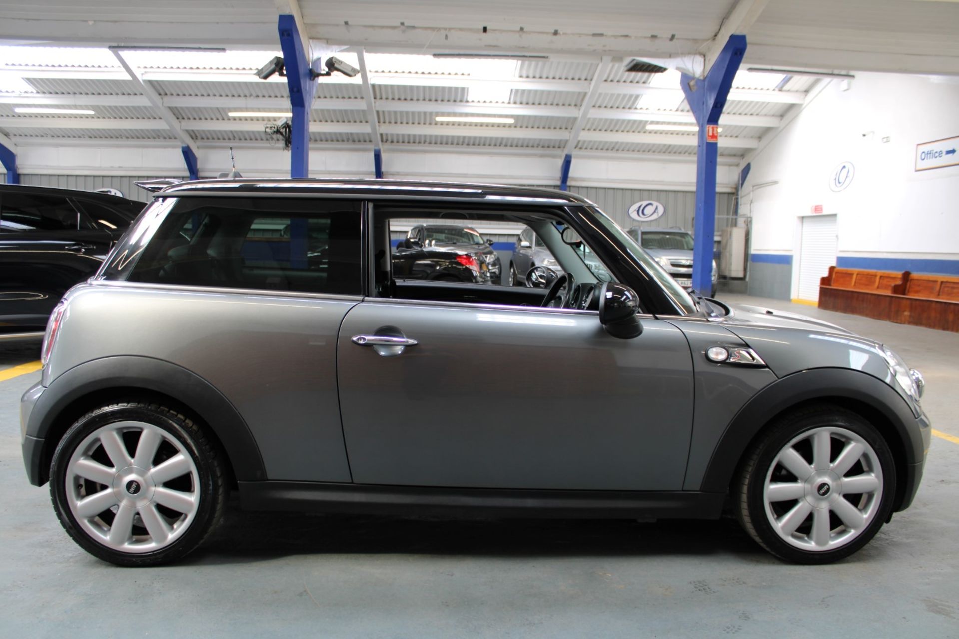 58 09 Mini Cooper S - Image 25 of 31