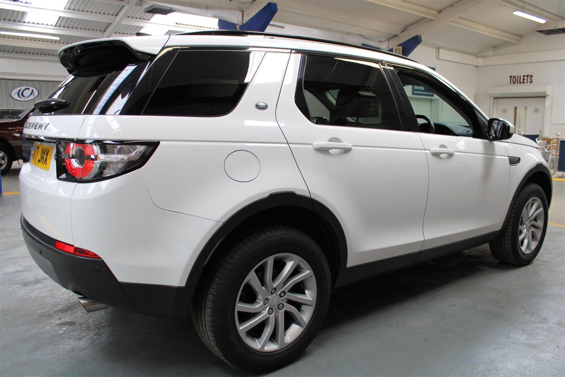 17 17 L/Rover Discovery Sport SE - Image 36 of 43