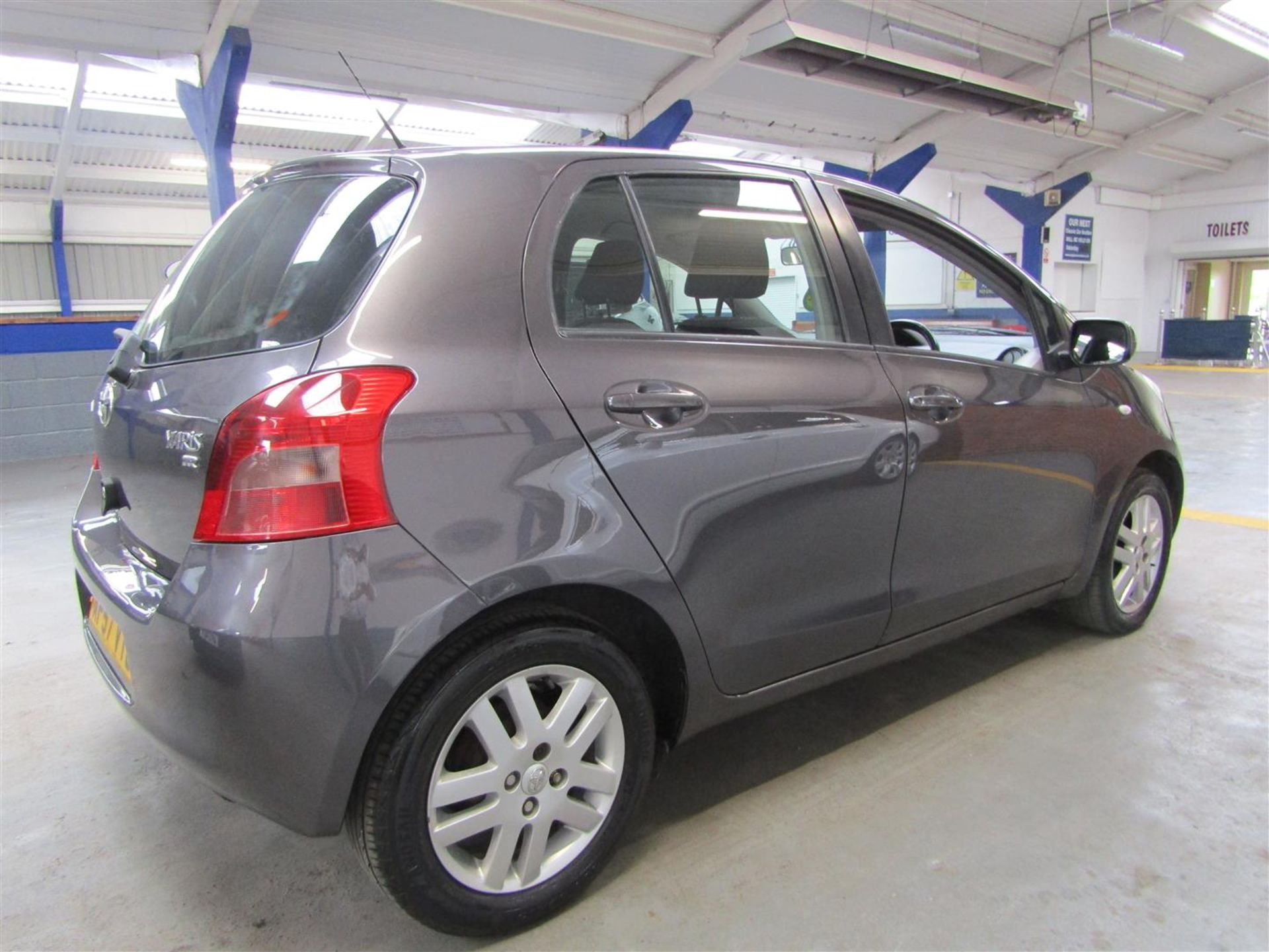 57 07 Toyota Yaris TR - Image 16 of 20