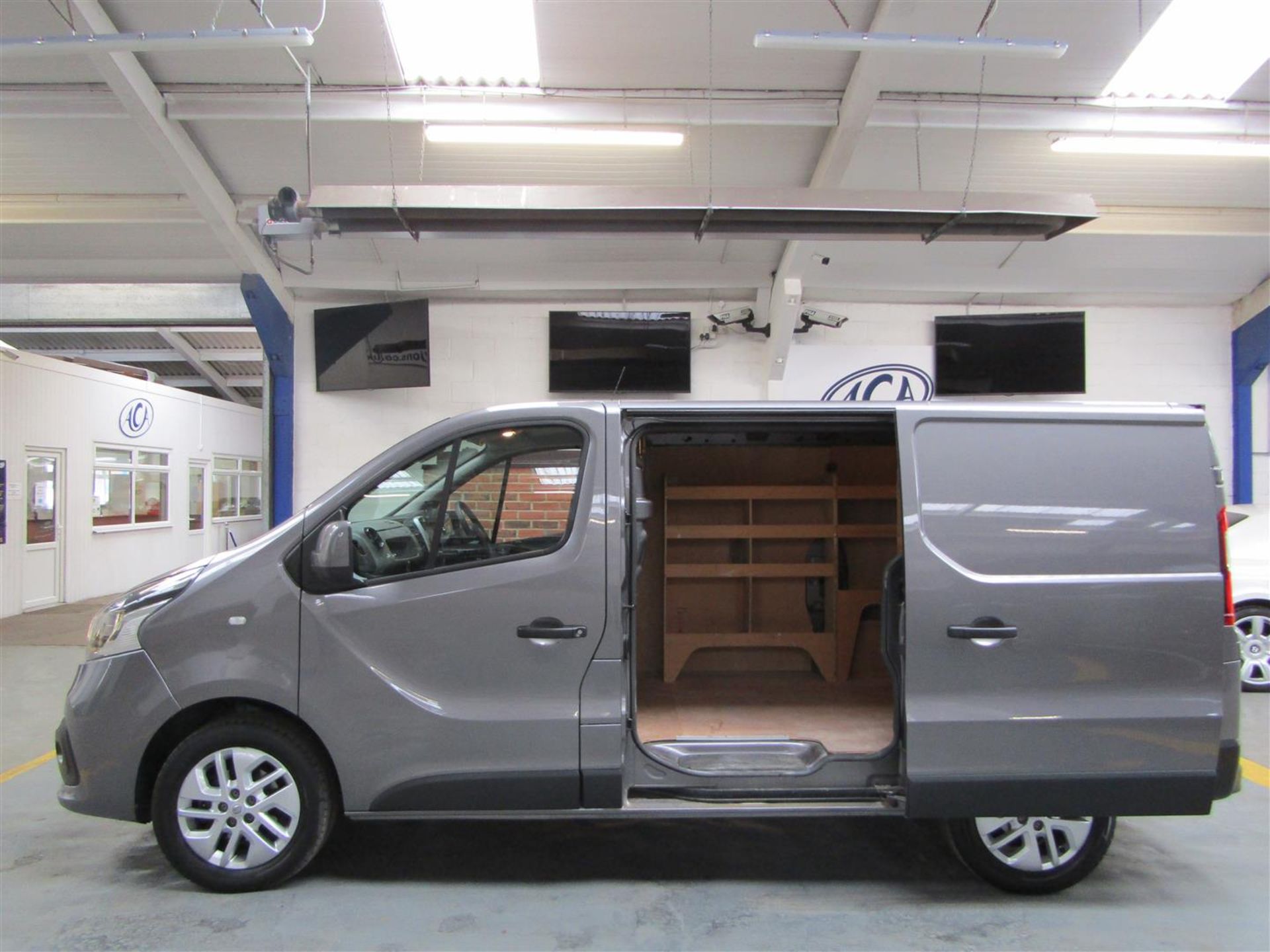 19 19 Renault Trafic SL27 Sport Nav - Image 9 of 26