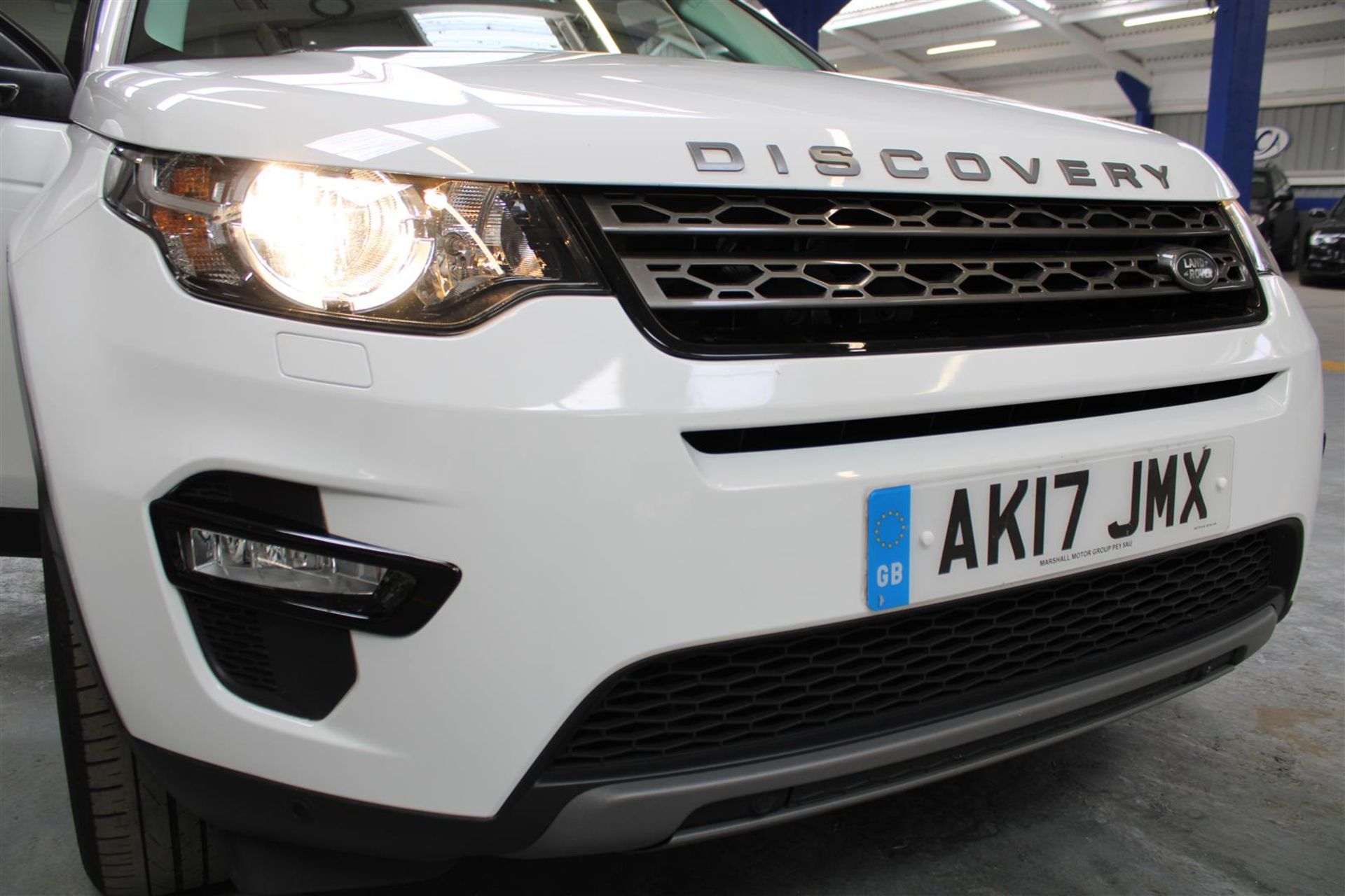 17 17 L/Rover Discovery Sport SE - Image 10 of 43