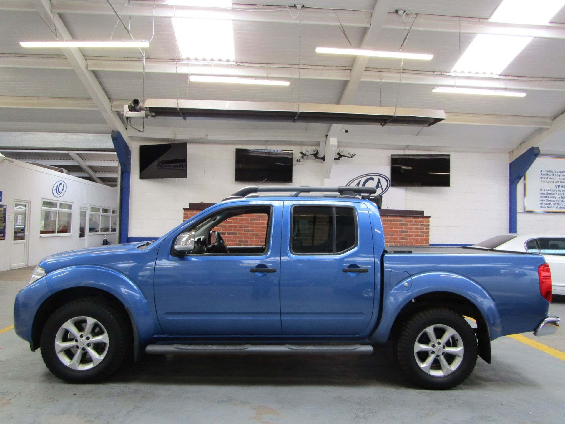 12 12 Nissan Navara Tekna DCI - Image 35 of 36