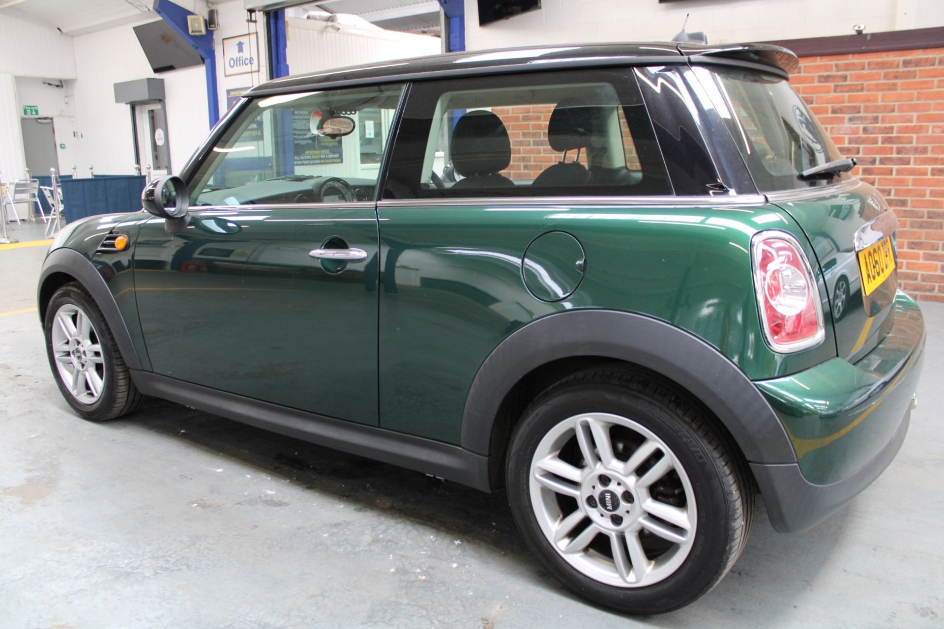 60 11 Mini Cooper D - Image 29 of 30