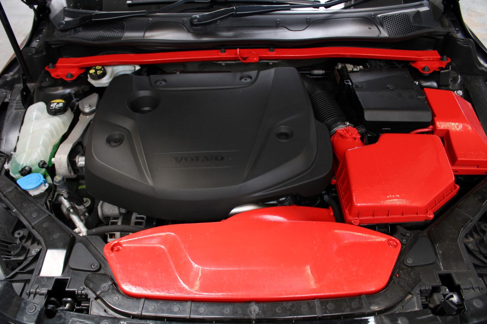 66 16 Volvo V40 R-Design D2 - Image 6 of 30