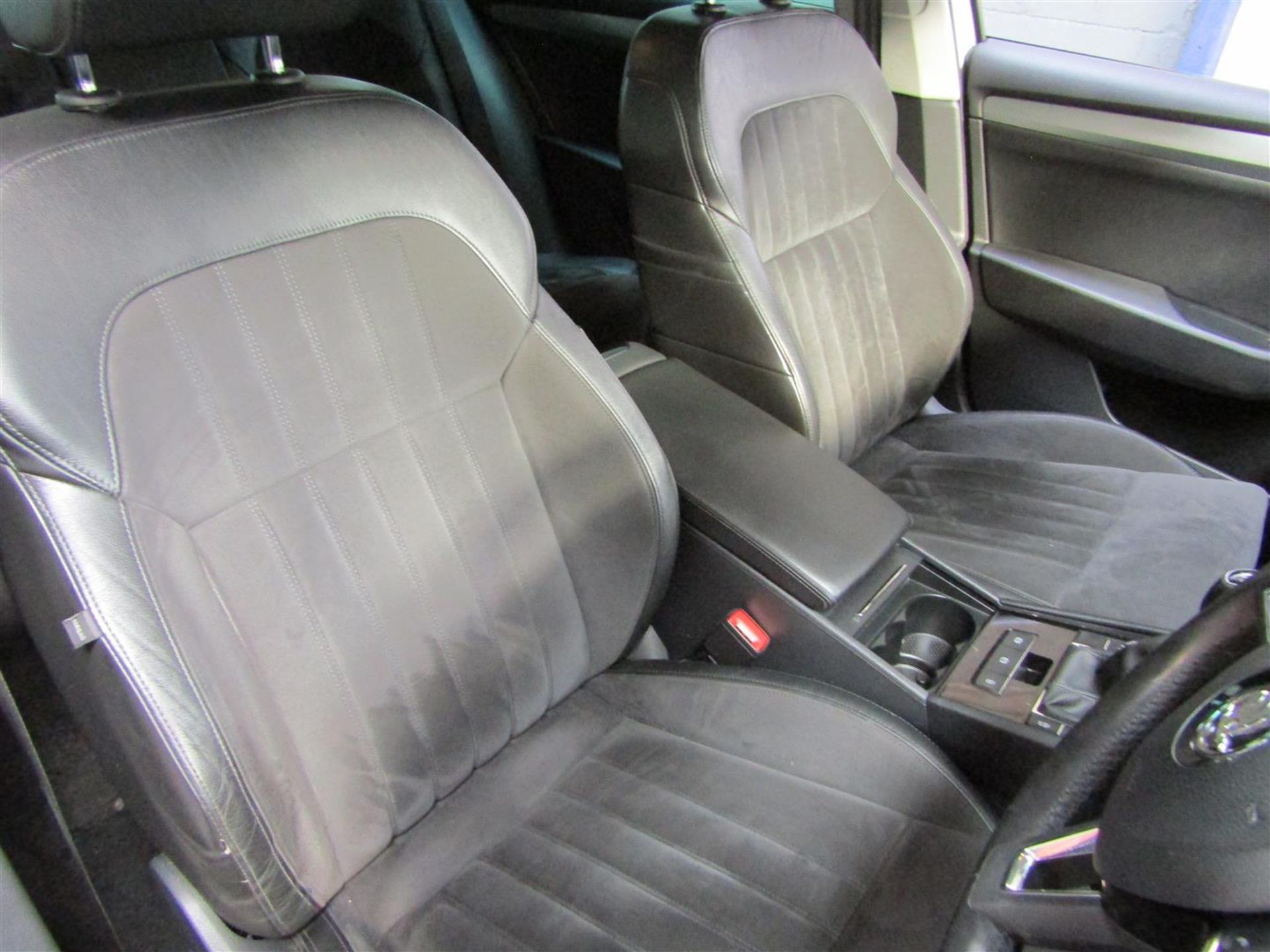 17 17 Skoda Superb SE Business TDI - Image 34 of 45