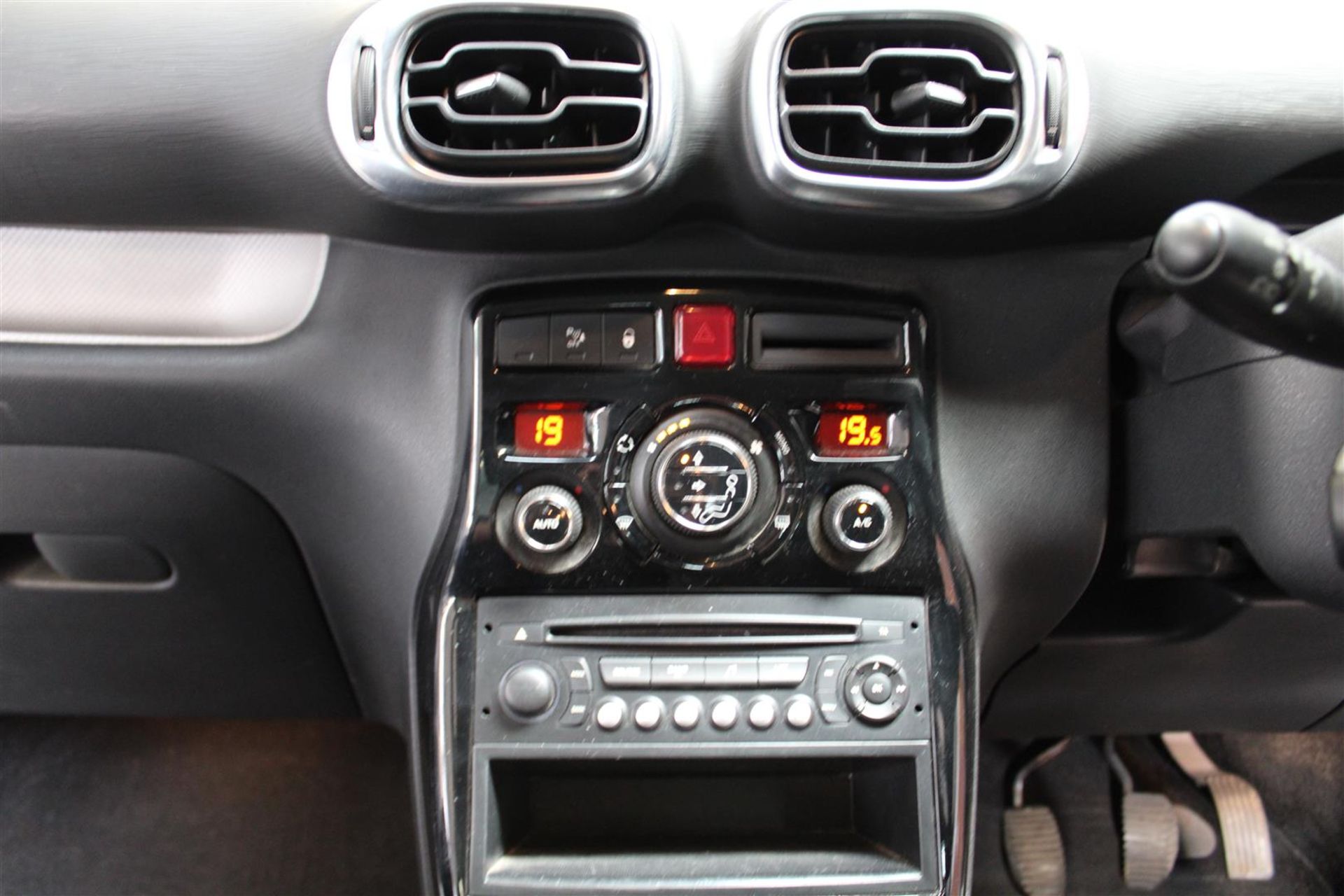 62 12 Citroen C3 Picasso Excl HDI - Image 8 of 29