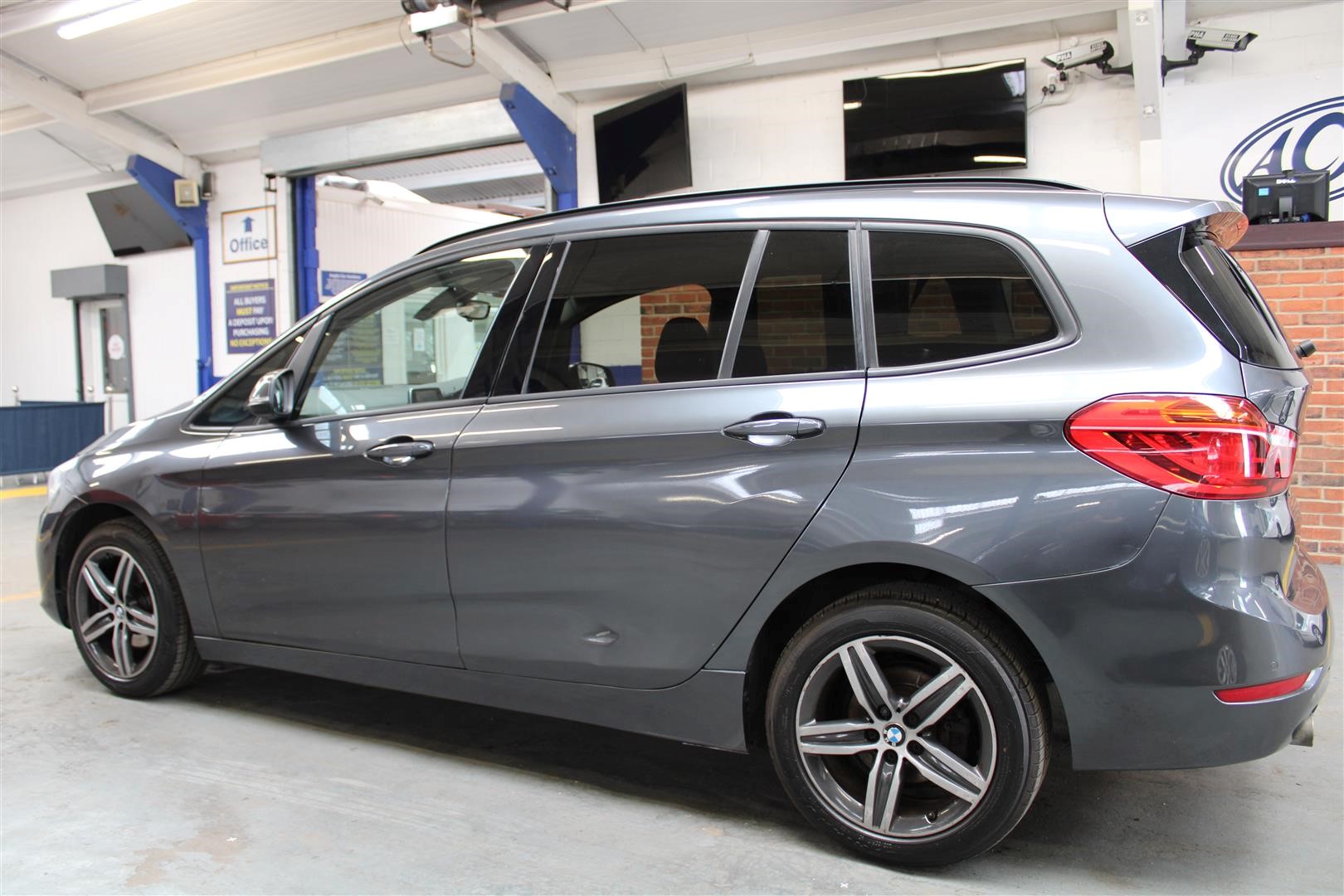 17 17 BMW 216D Sport - Image 39 of 40