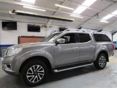 17 17 Nissan Navara Tekna DCI Auto