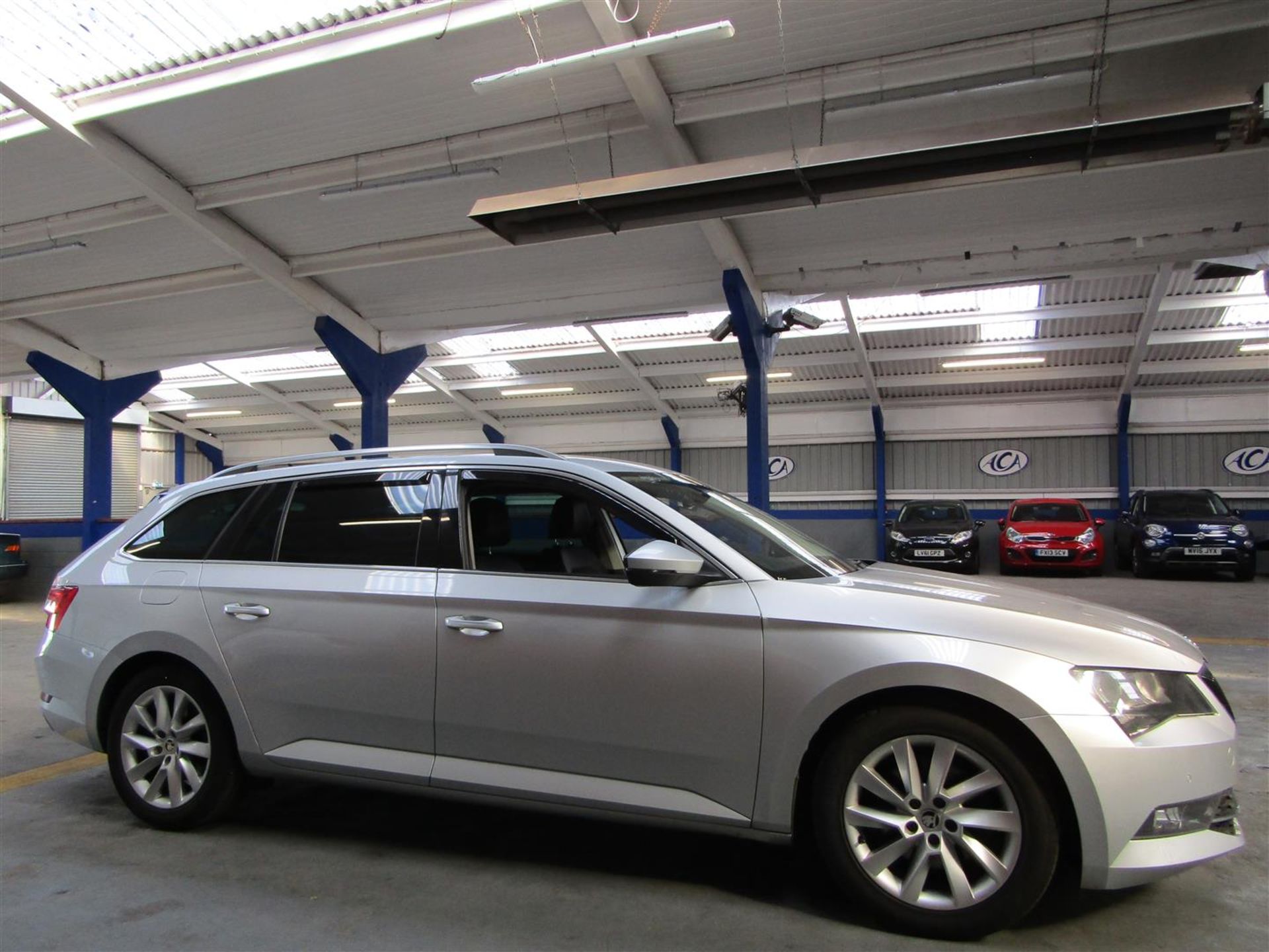 17 17 Skoda Superb SE Business TDI - Image 5 of 45