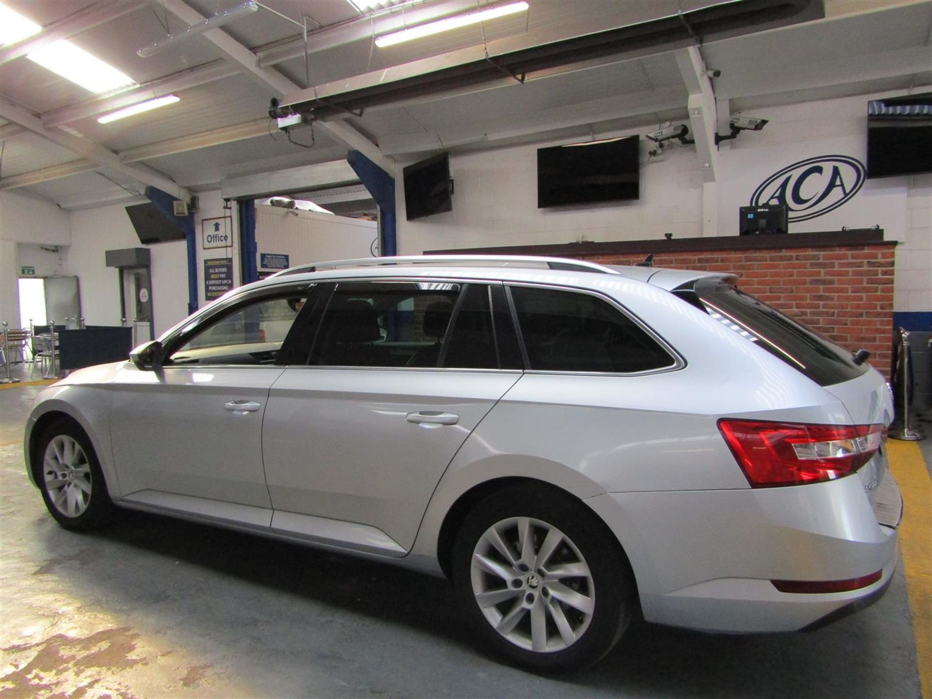 17 17 Skoda Superb SE Business TDI - Image 3 of 45