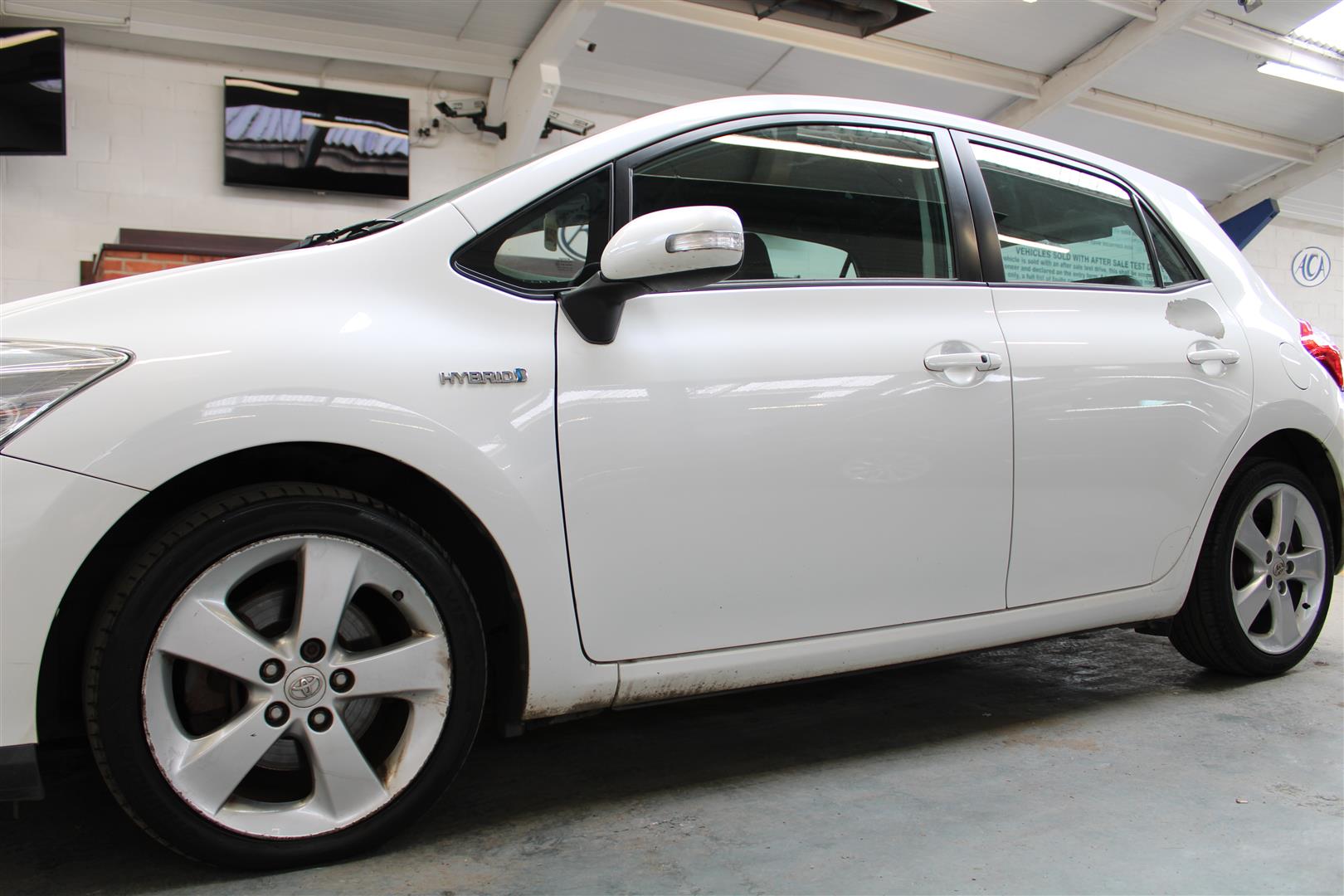 60 10 Toyota Auris Hybrid T Spirit - Image 21 of 32