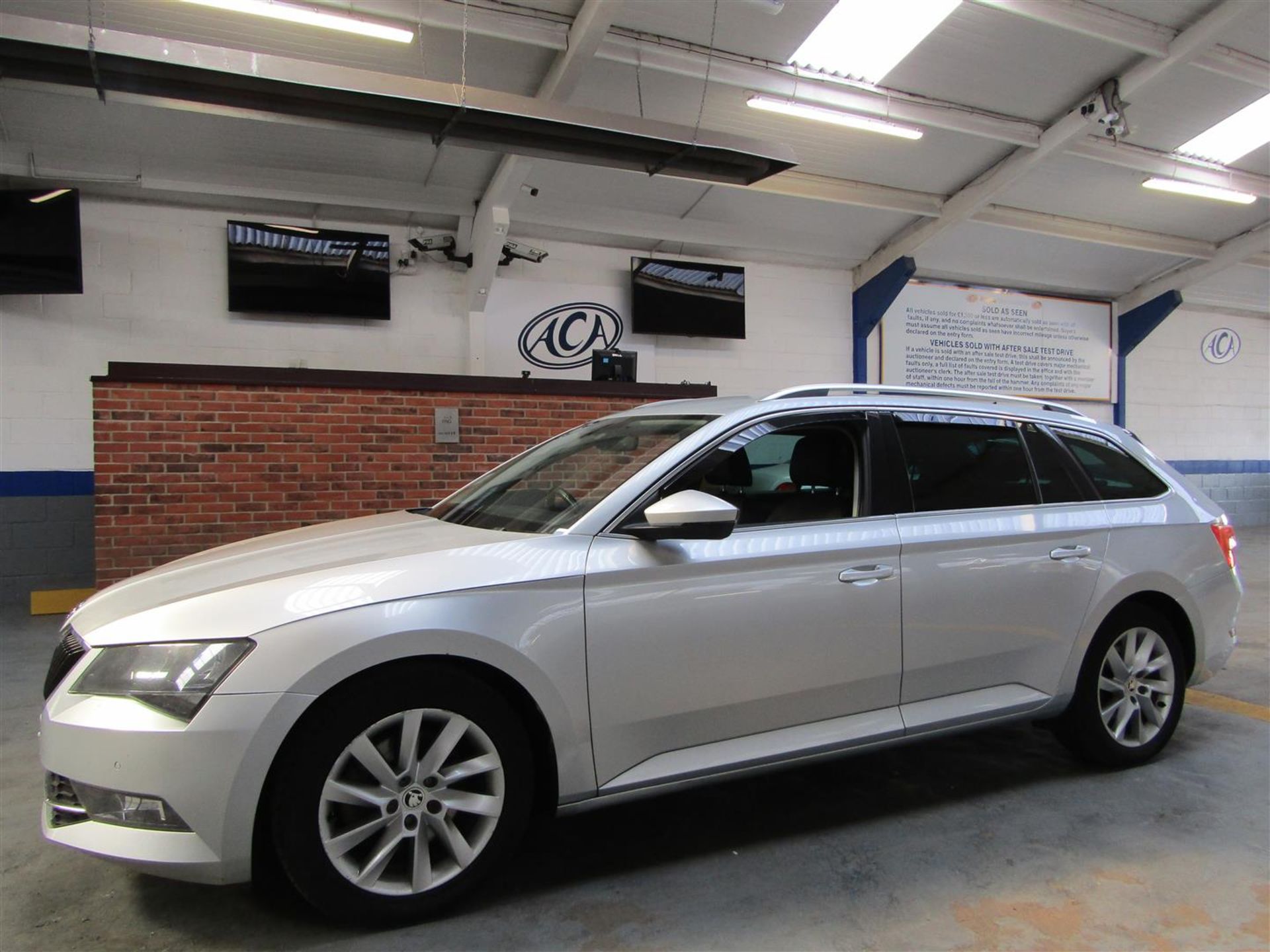 17 17 Skoda Superb SE Business TDI