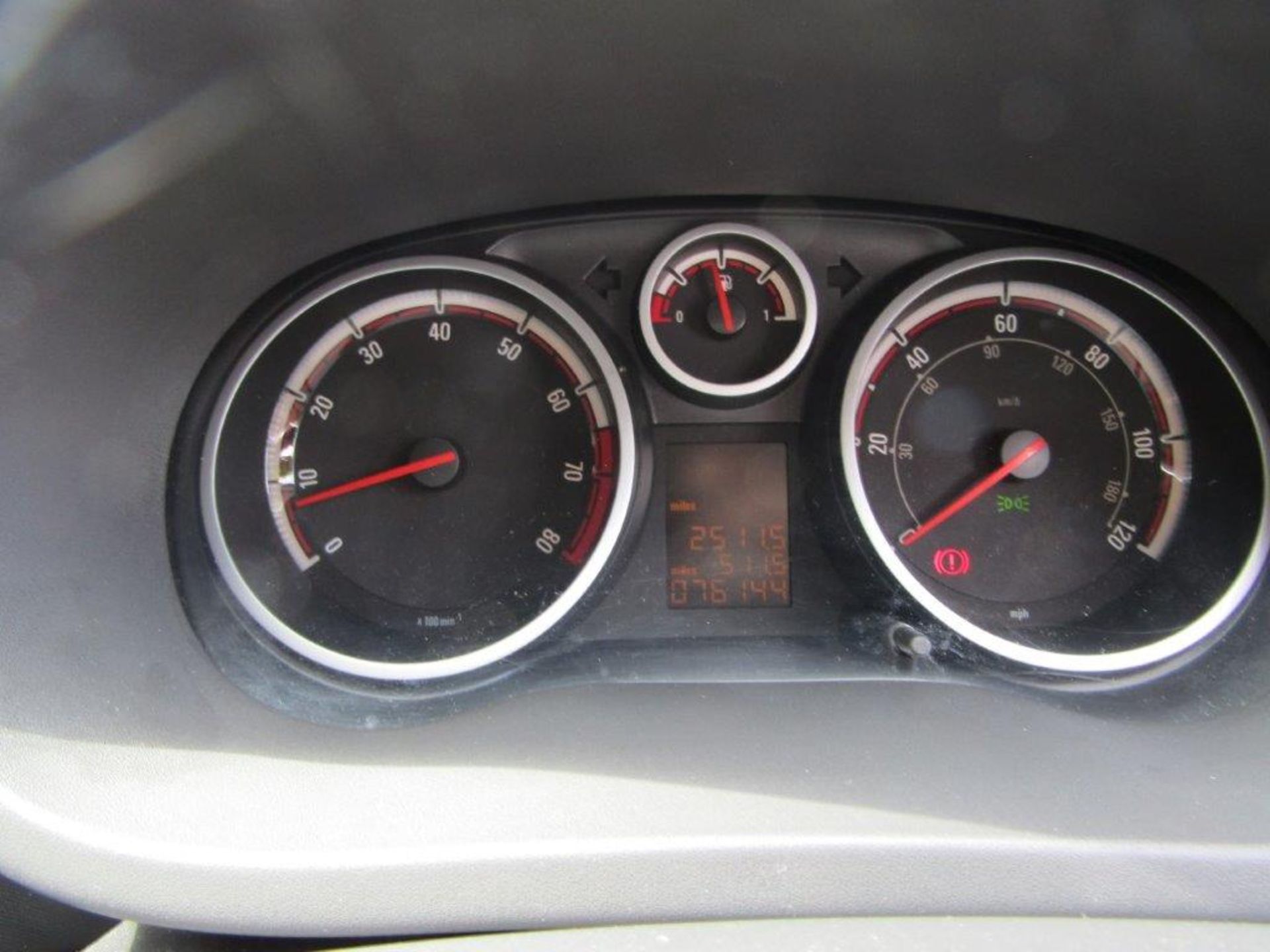 10 10 Vauxhall Corsa SE - Image 14 of 20