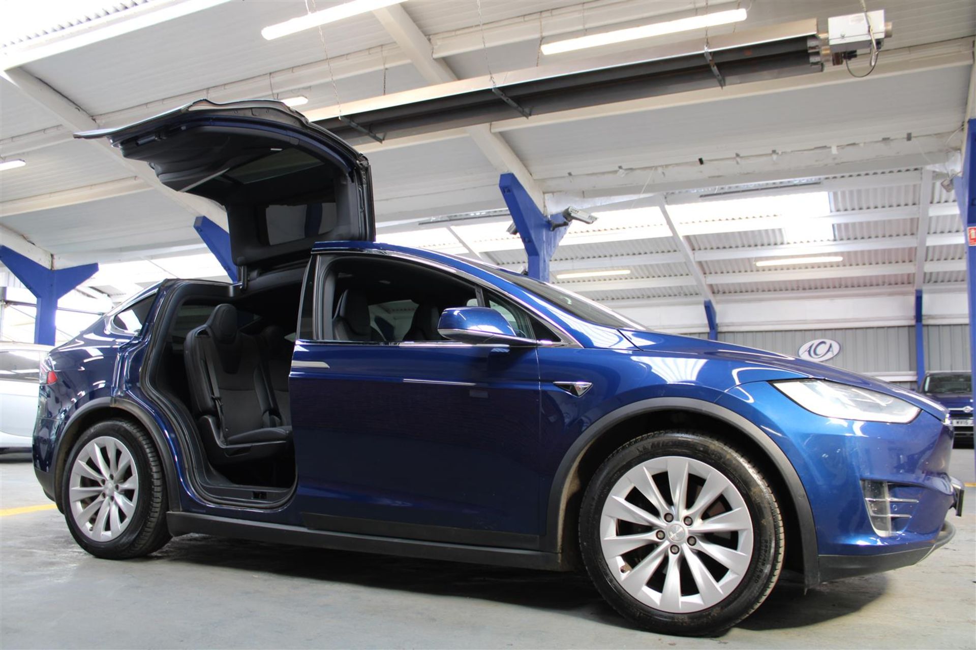 18 18 Tesla Model X 75D - Image 7 of 43