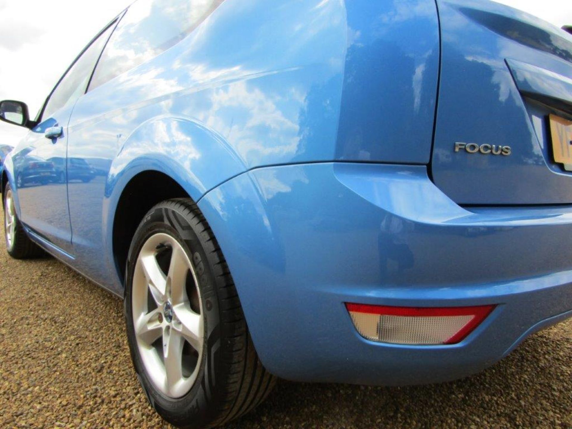 09 09 Ford Focus Zetec 100 - Image 3 of 18