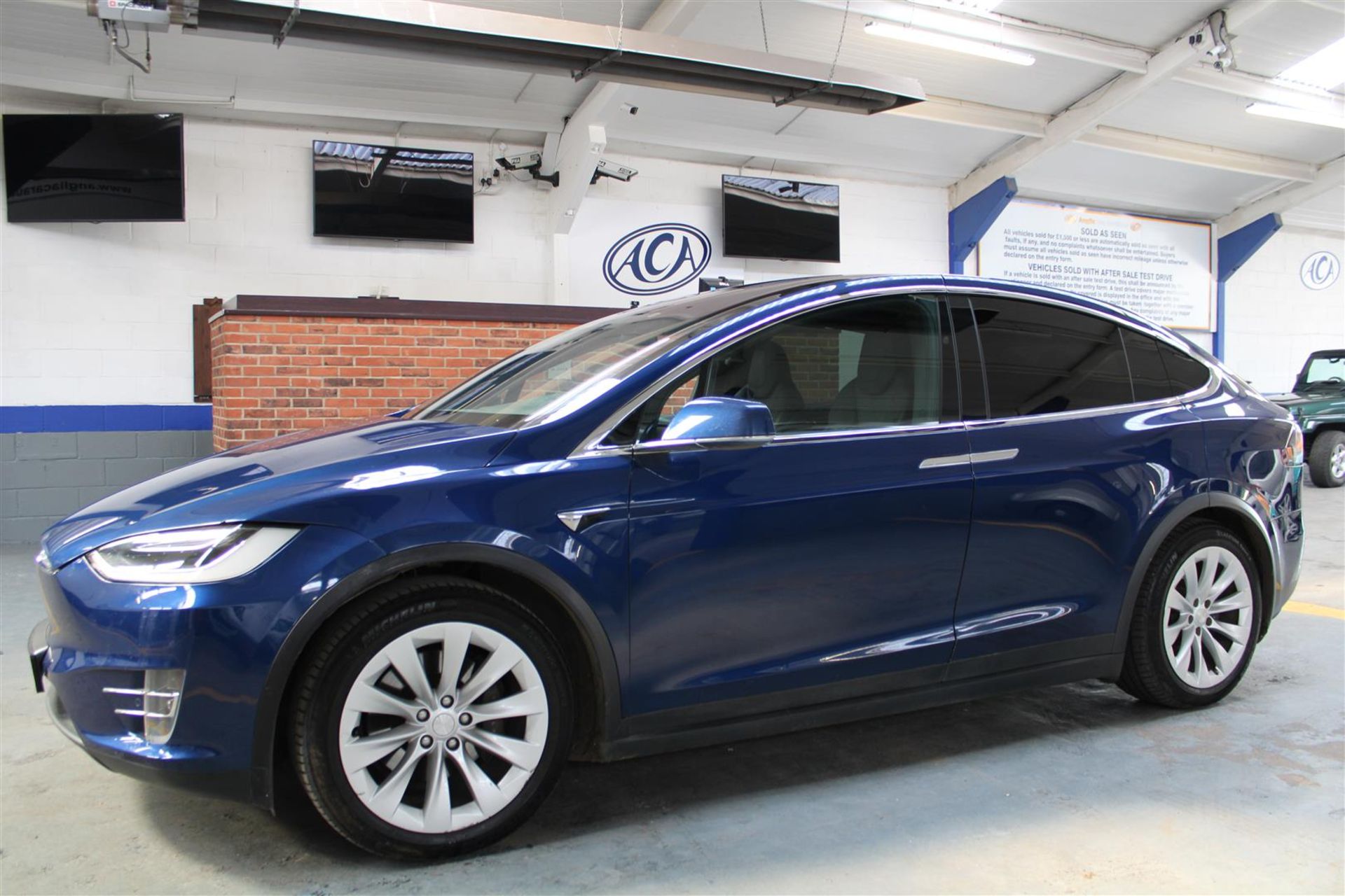 18 18 Tesla Model X 75D - Image 43 of 43