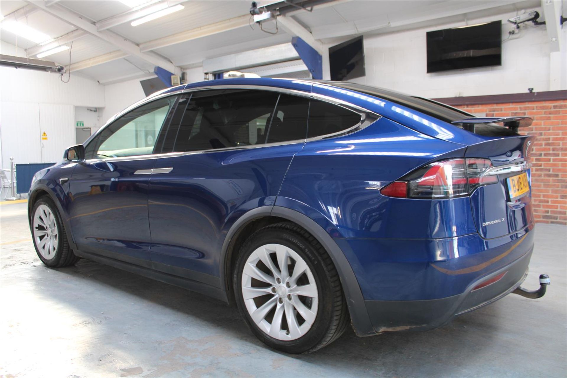 18 18 Tesla Model X 75D - Image 39 of 43