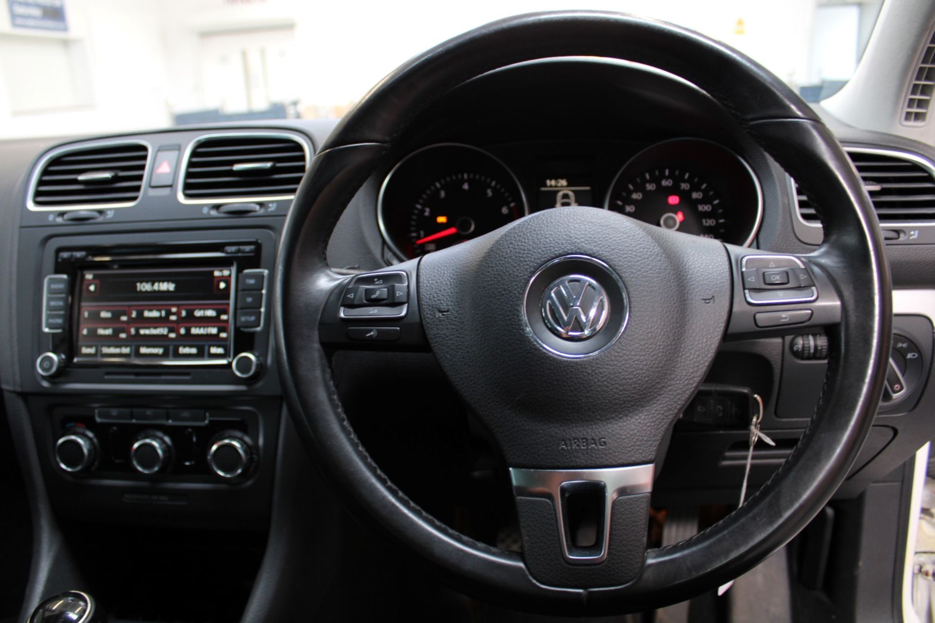 59 09 VW Golf GT TSI - Image 6 of 36