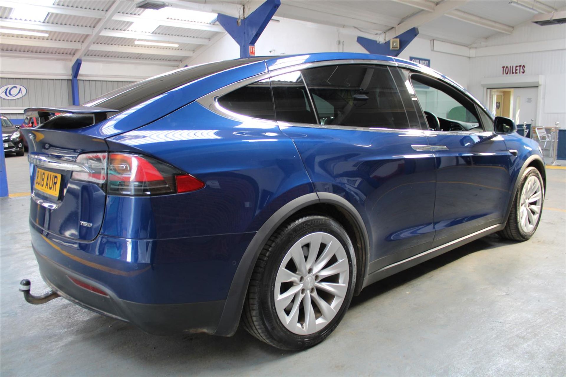 18 18 Tesla Model X 75D - Image 37 of 43