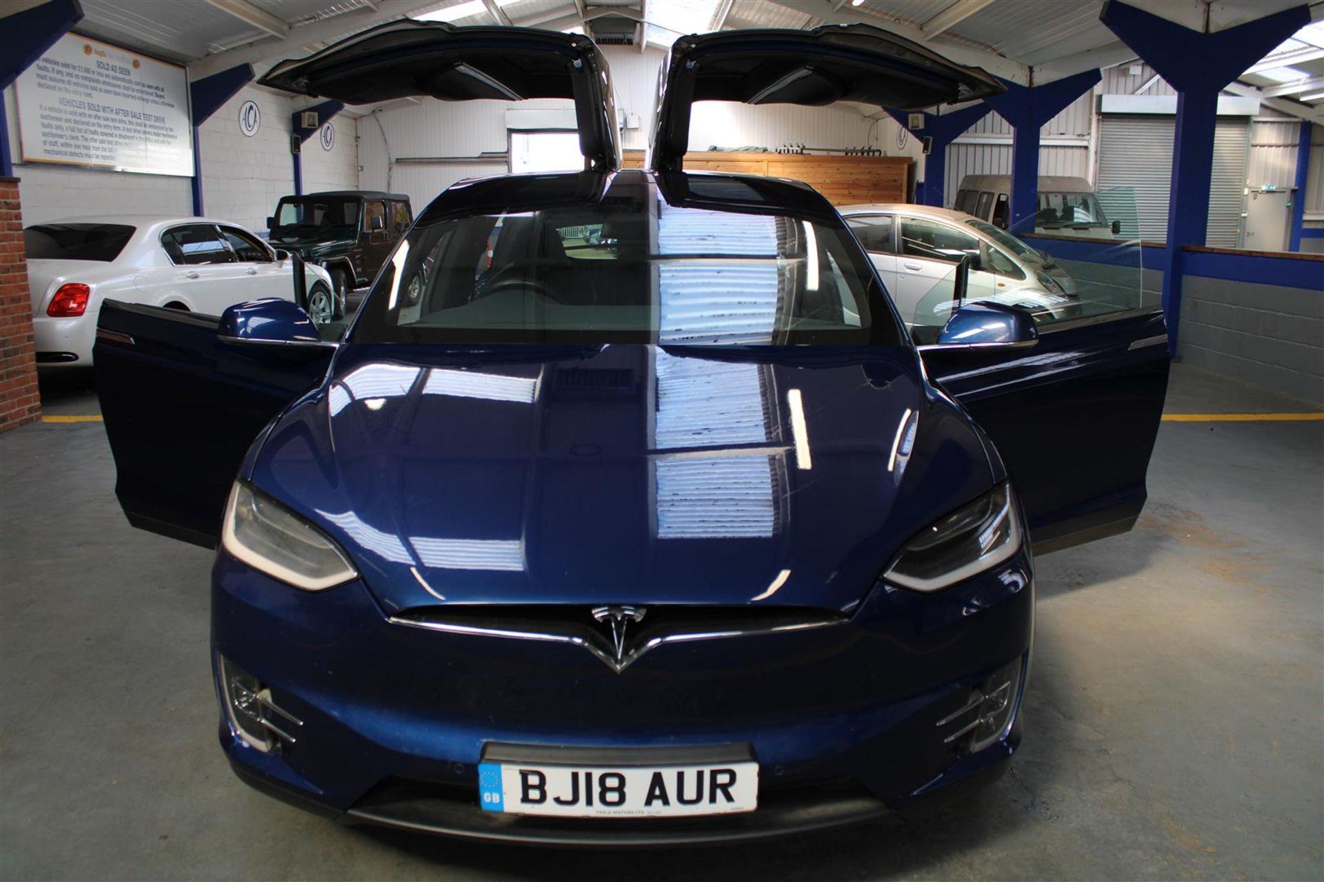 18 18 Tesla Model X 75D - Image 17 of 43