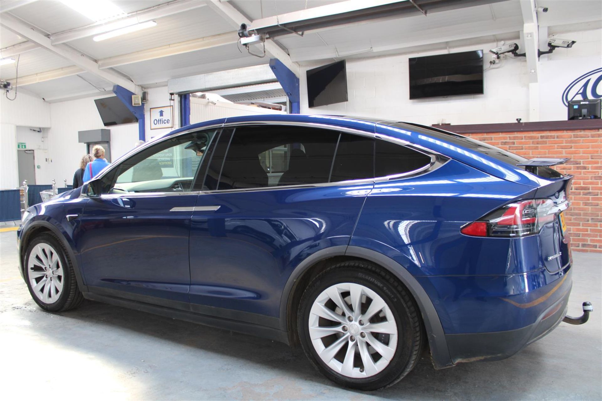 18 18 Tesla Model X 75D - Image 40 of 43