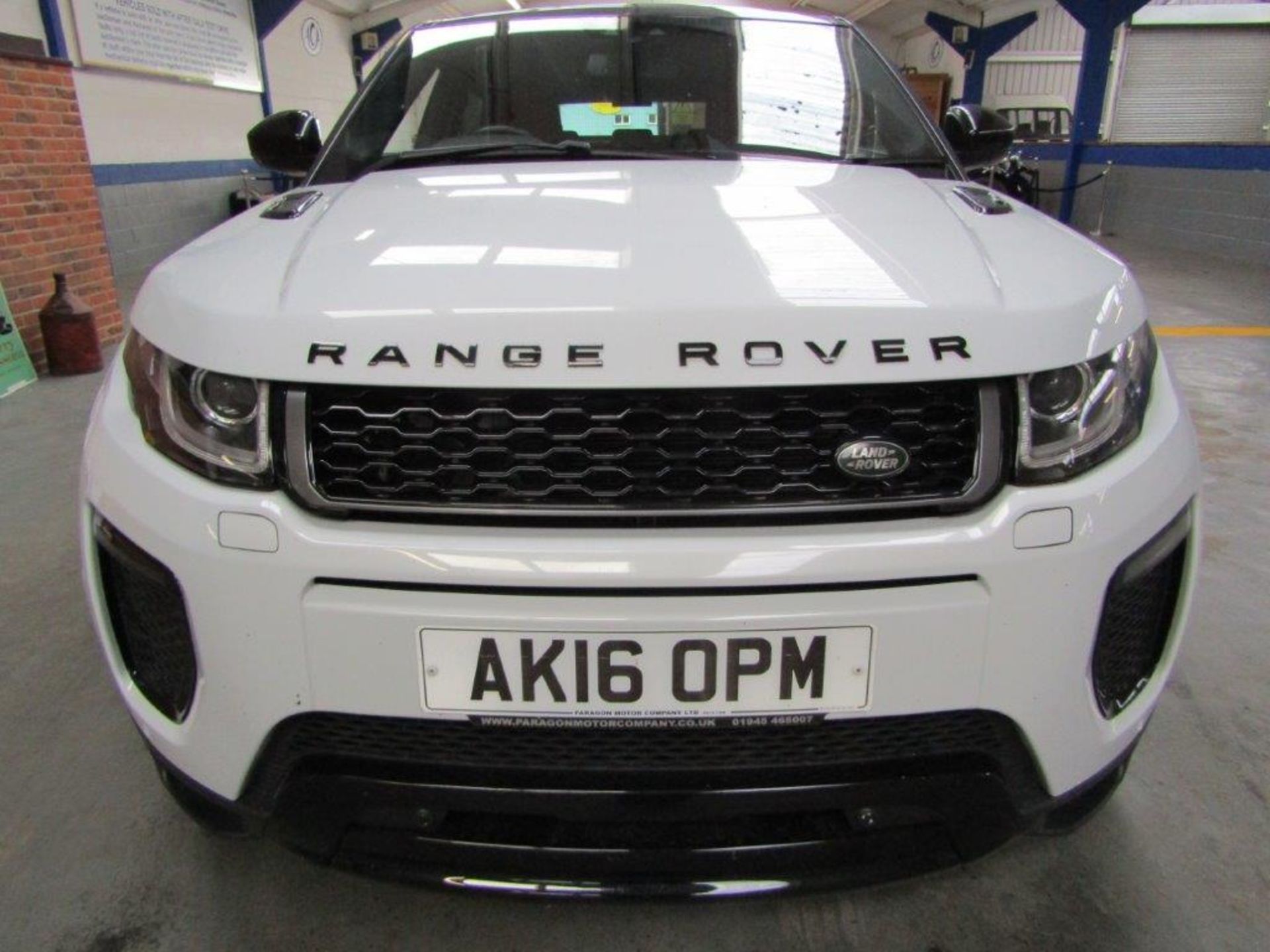 16 16 Range Rover Evoque HSE Dyn - Image 2 of 33