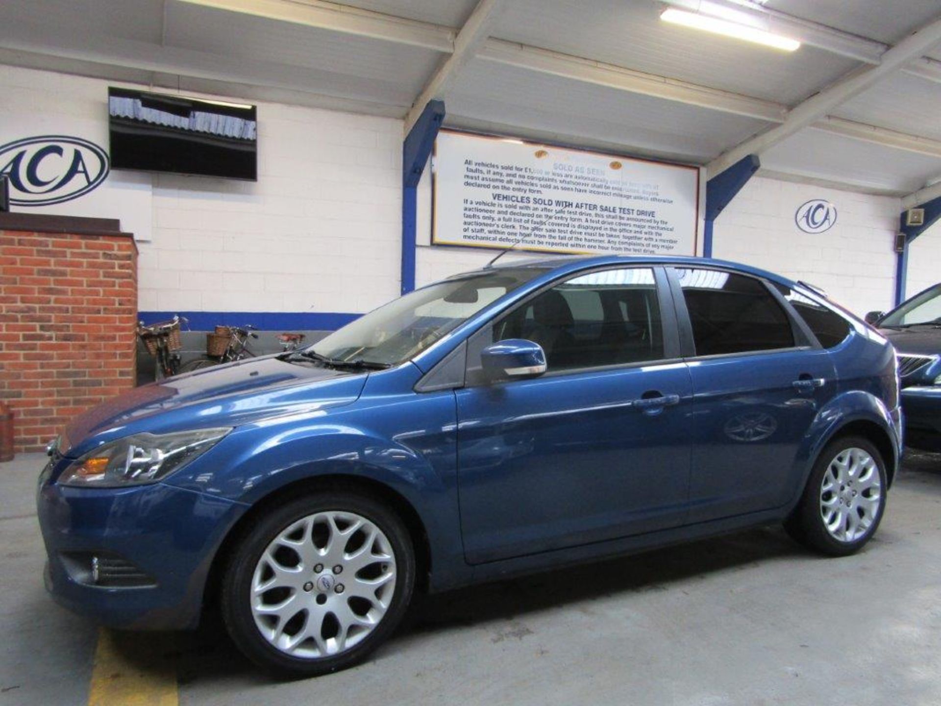 10 10 Ford Focus Zetec 100