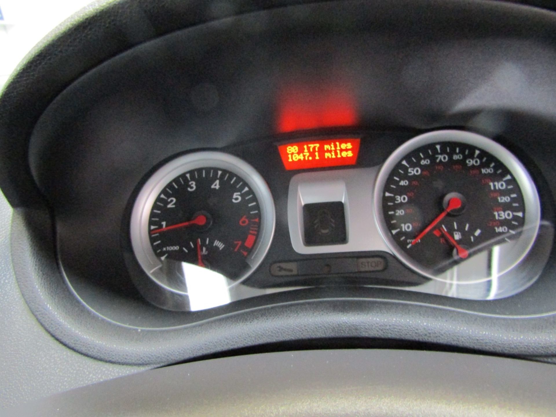 12 12 Renault Clio Dyn Tomtom - Image 15 of 19