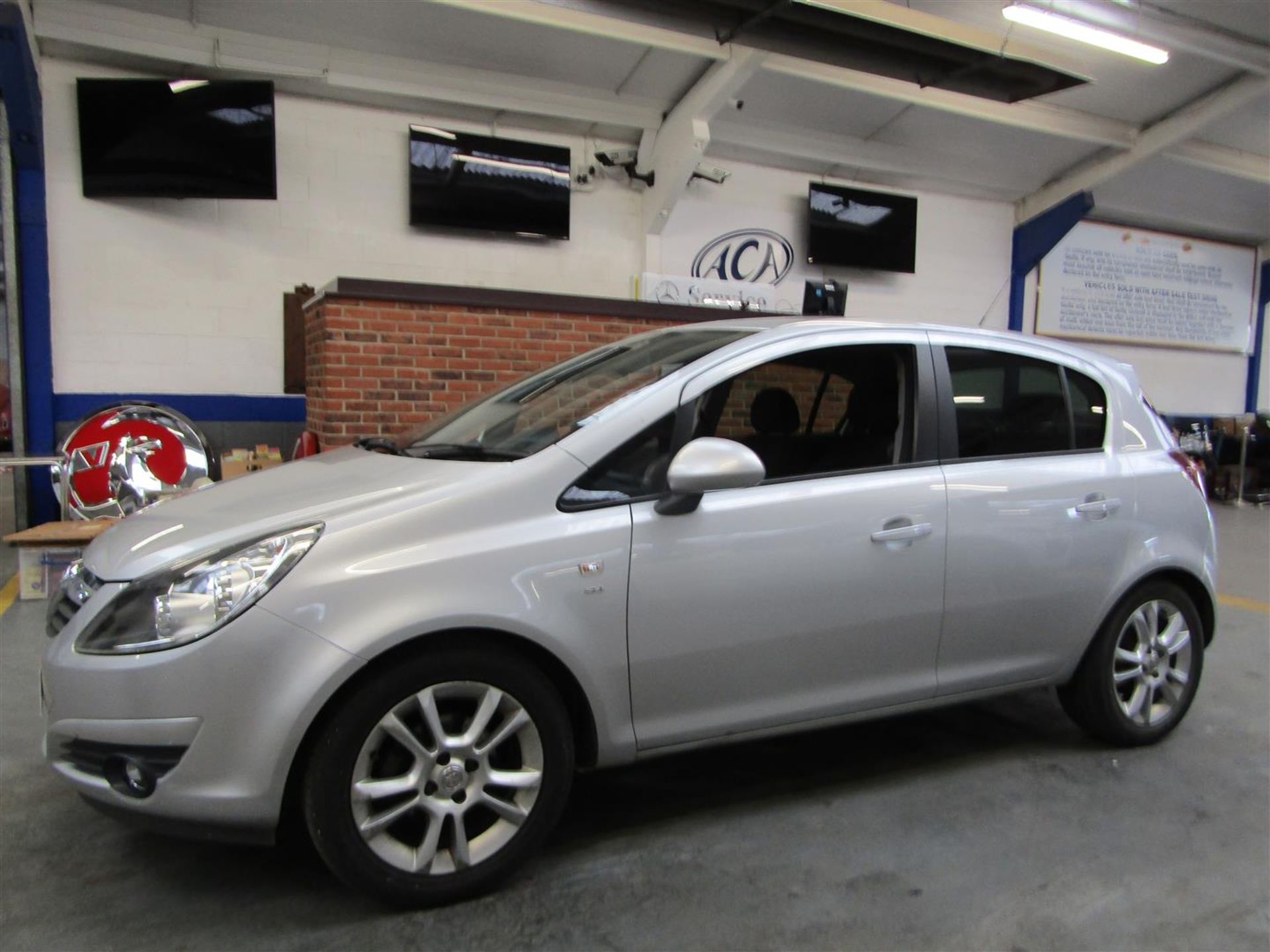 10 10 Vauxhall Corsa SXI 5dr