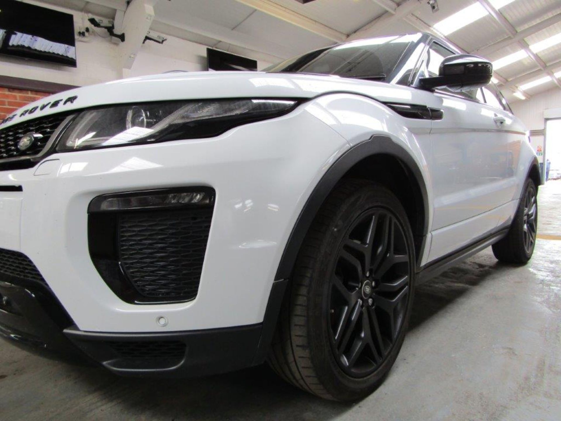 16 16 Range Rover Evoque HSE Dyn - Image 23 of 33