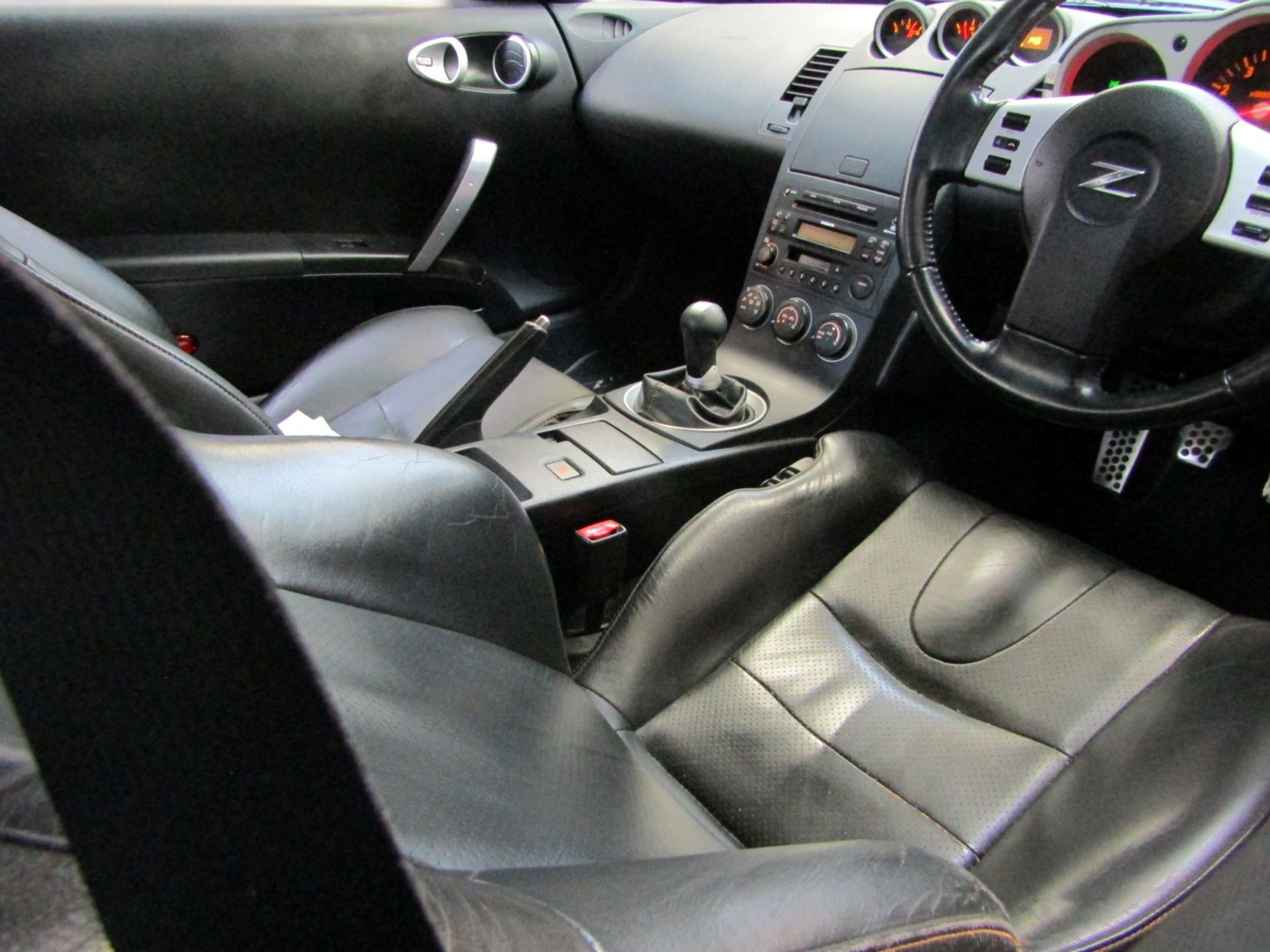 54 04 Nissan 350Z - Image 21 of 29