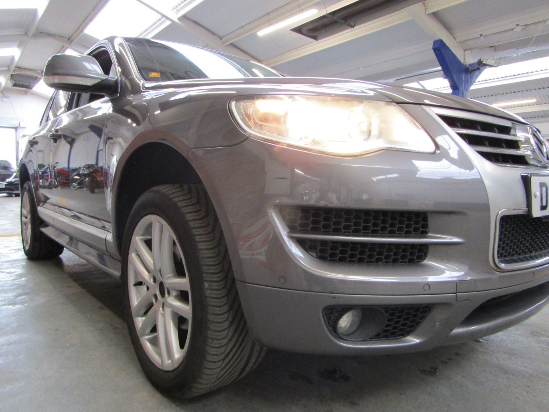 08 08 VW Touareg Altitude TDI - Image 14 of 24