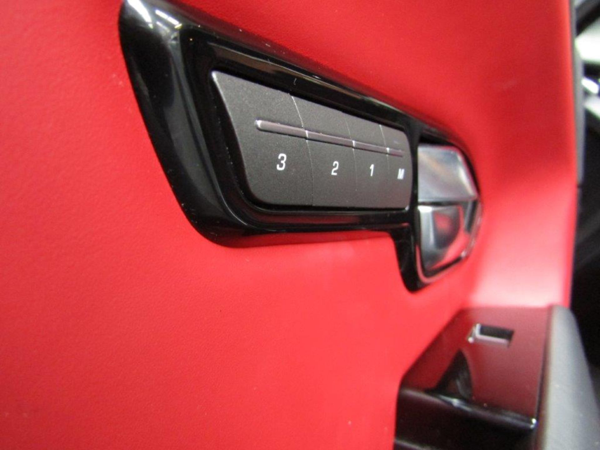 16 16 Range Rover Evoque HSE Dyn - Image 17 of 33