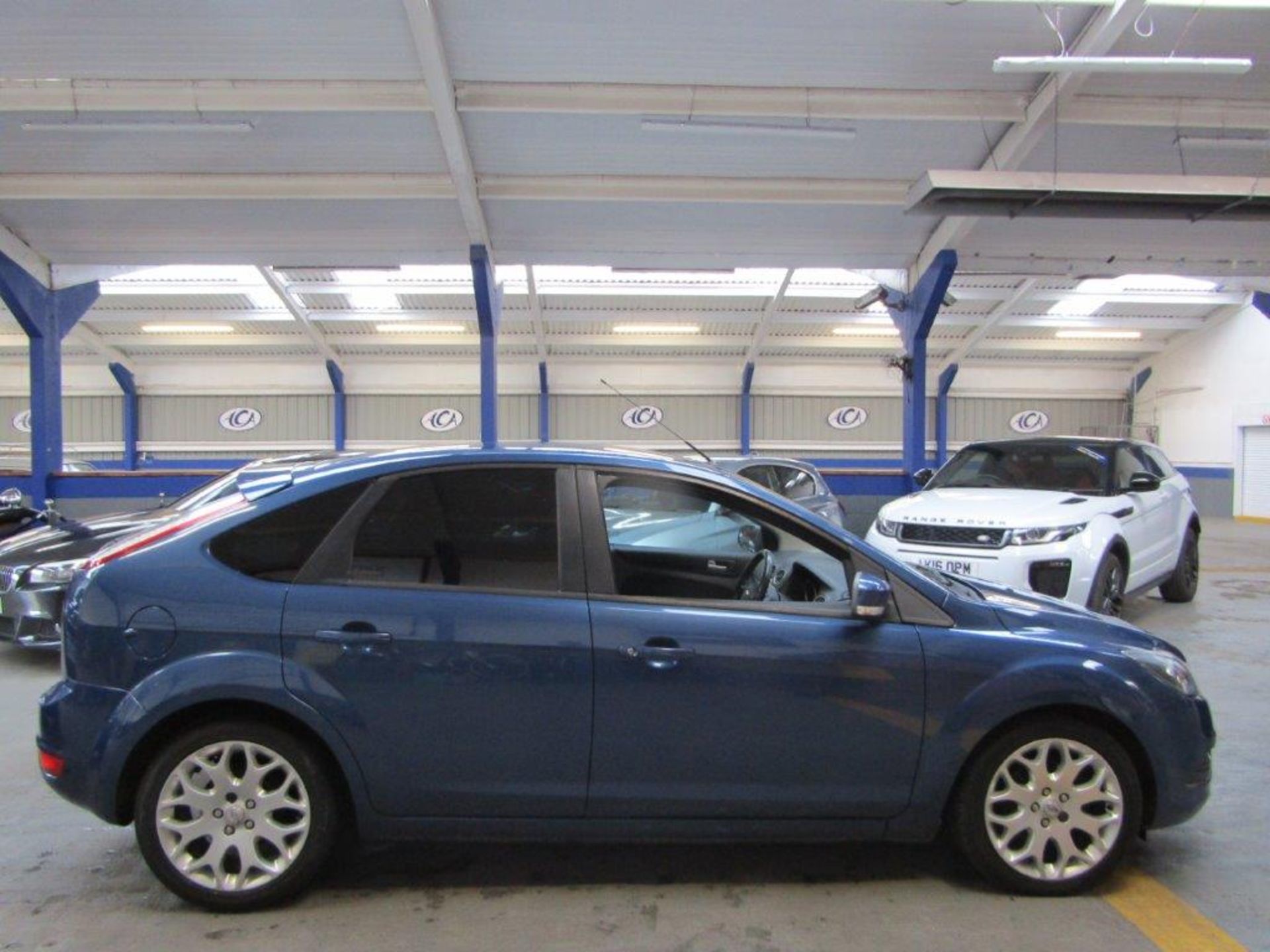 10 10 Ford Focus Zetec 100 - Image 9 of 18