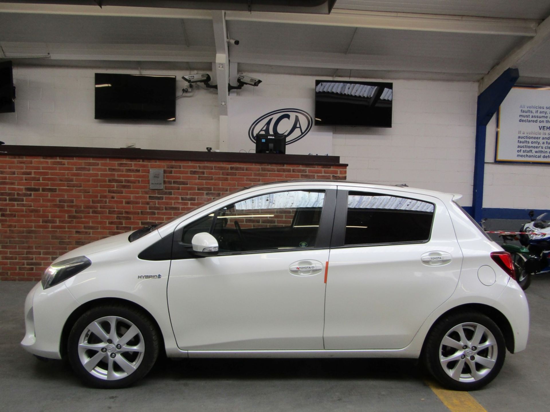 64 14 Toyota Yaris Hybrid Excel - Image 26 of 26