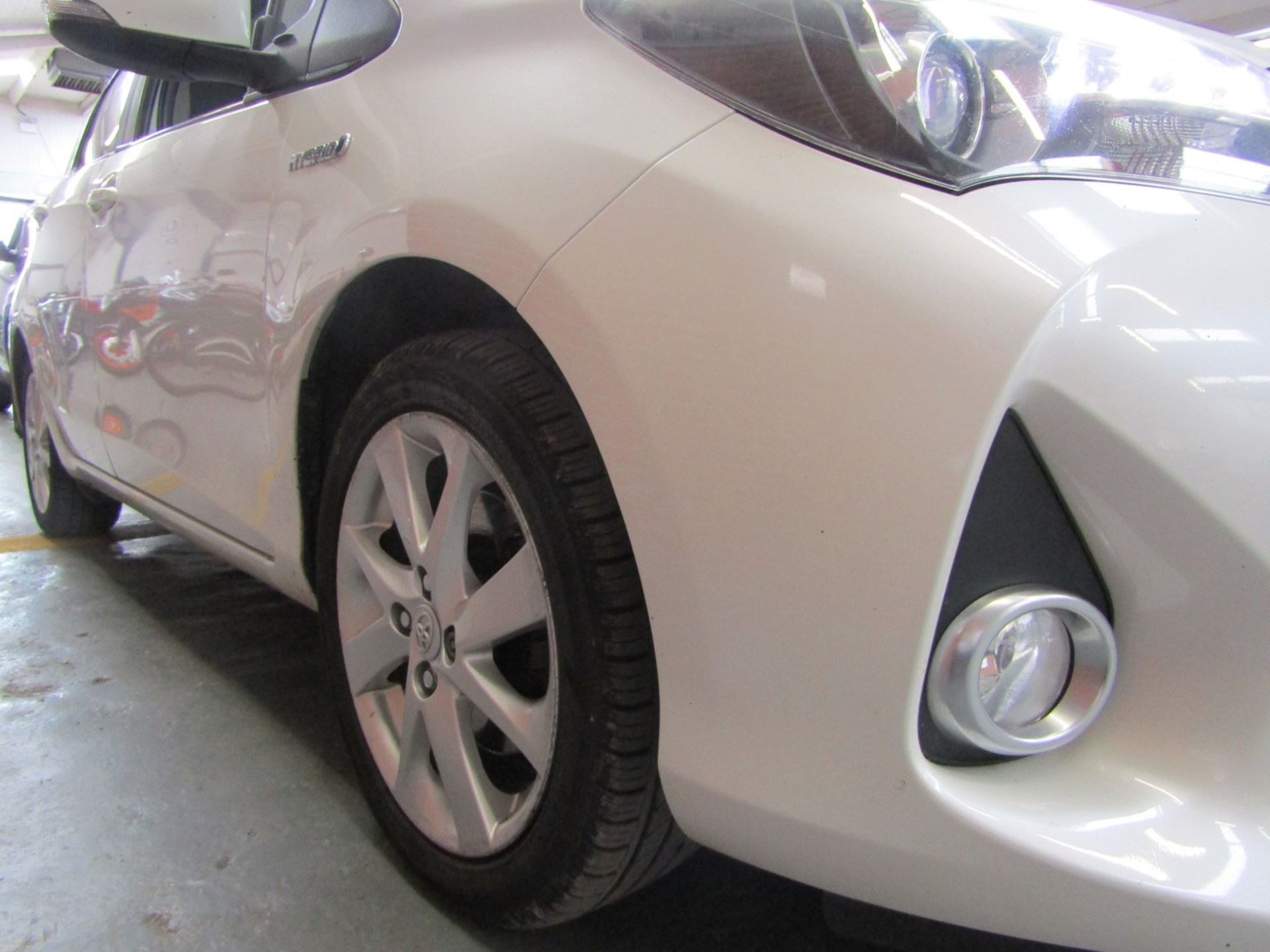 64 14 Toyota Yaris Hybrid Excel - Image 14 of 26