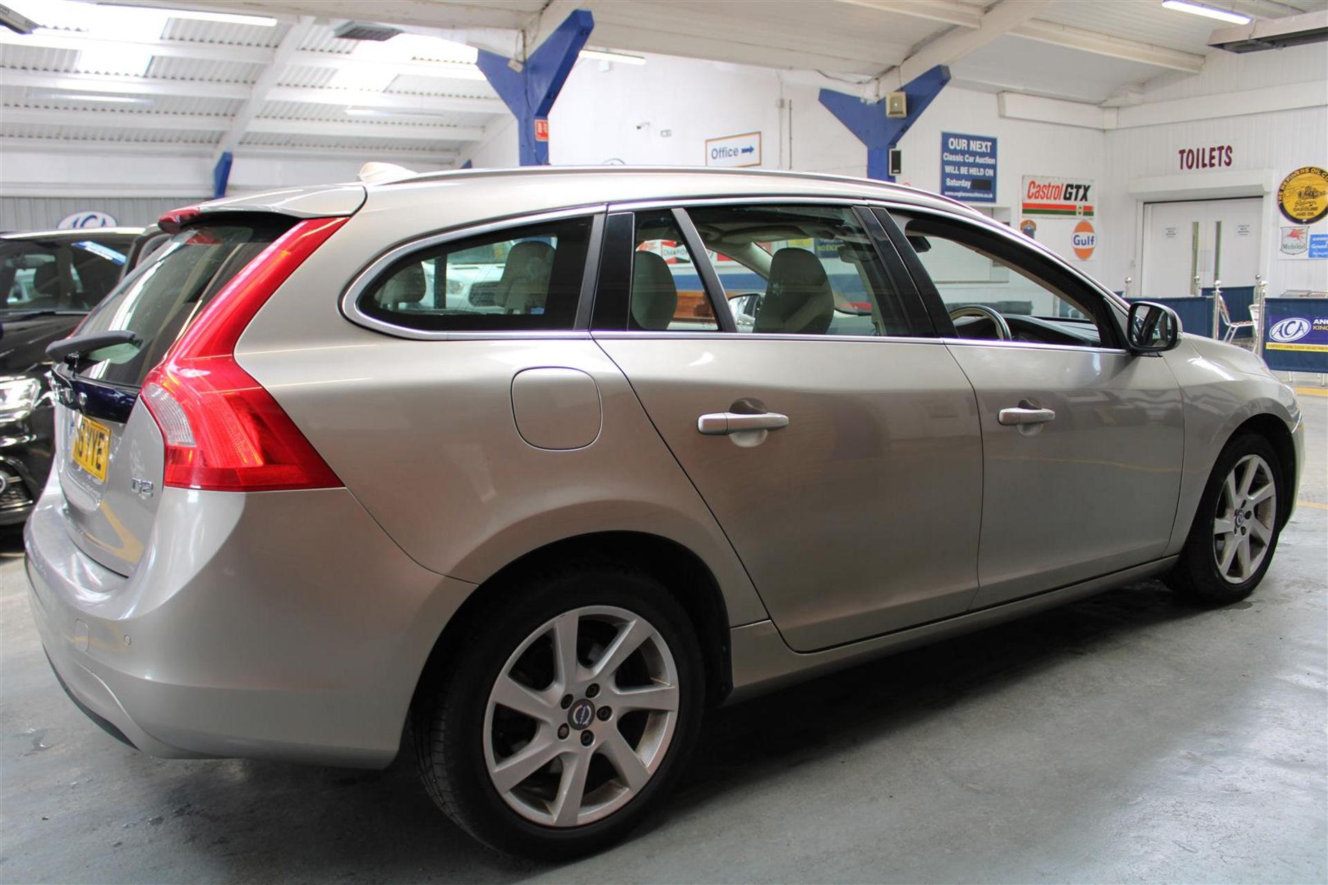 15 15 Volvo V60 SE Lux D2 - Image 31 of 36