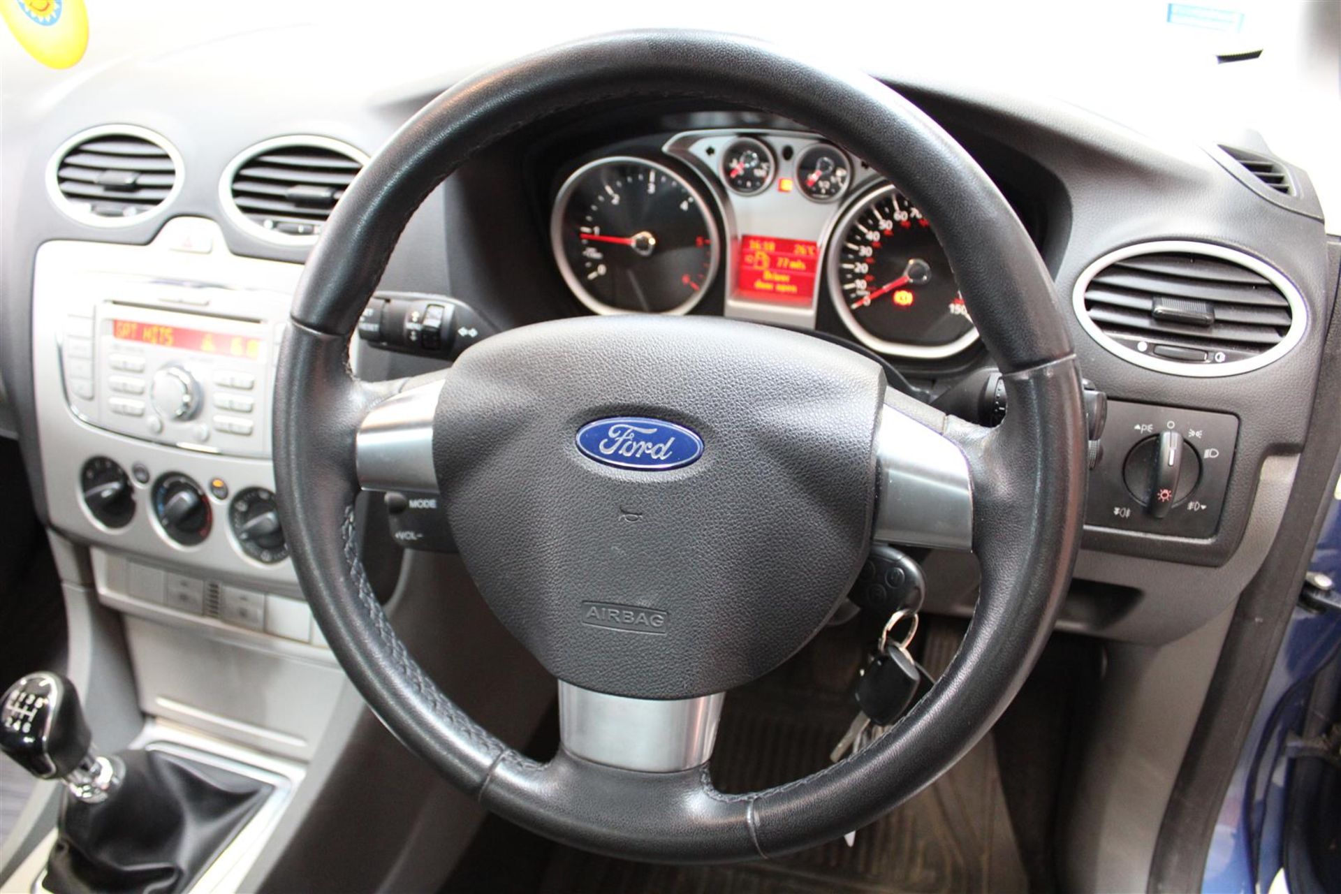 08 08 Ford Focus Zetec TD 136 - Image 19 of 34