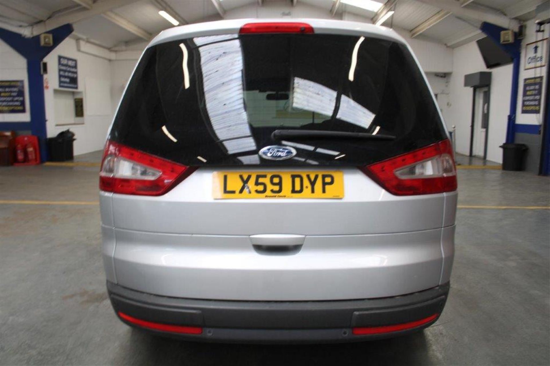 59 09 Ford Galaxy Zetec TDCI Auto - Image 33 of 35