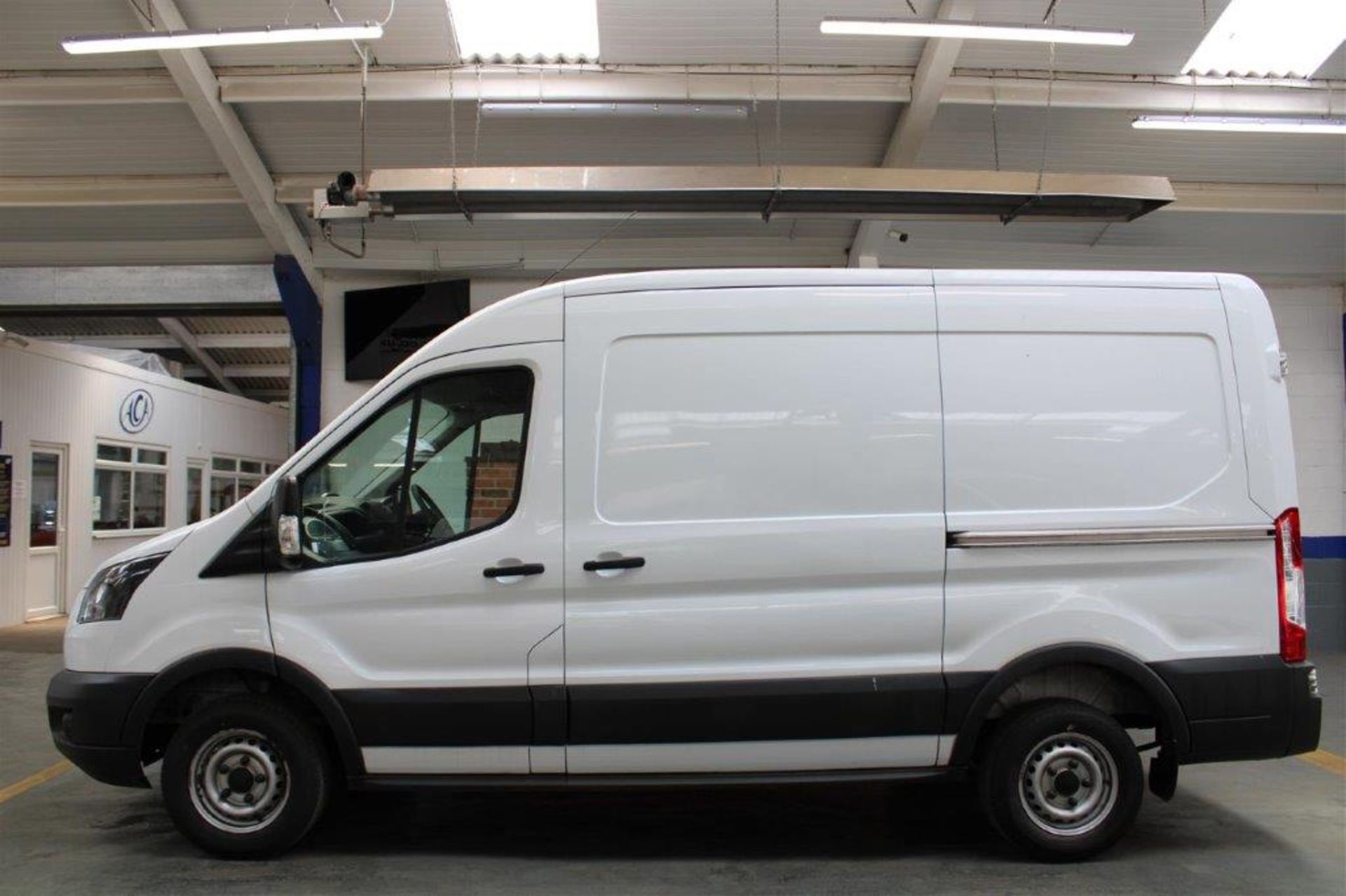 18 18 Ford Transit 290 - Image 33 of 33