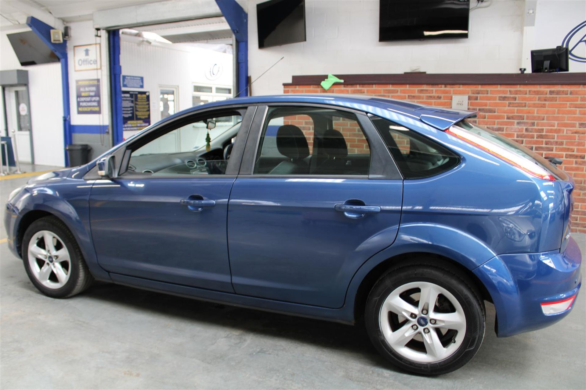 08 08 Ford Focus Zetec TD 136 - Image 33 of 34