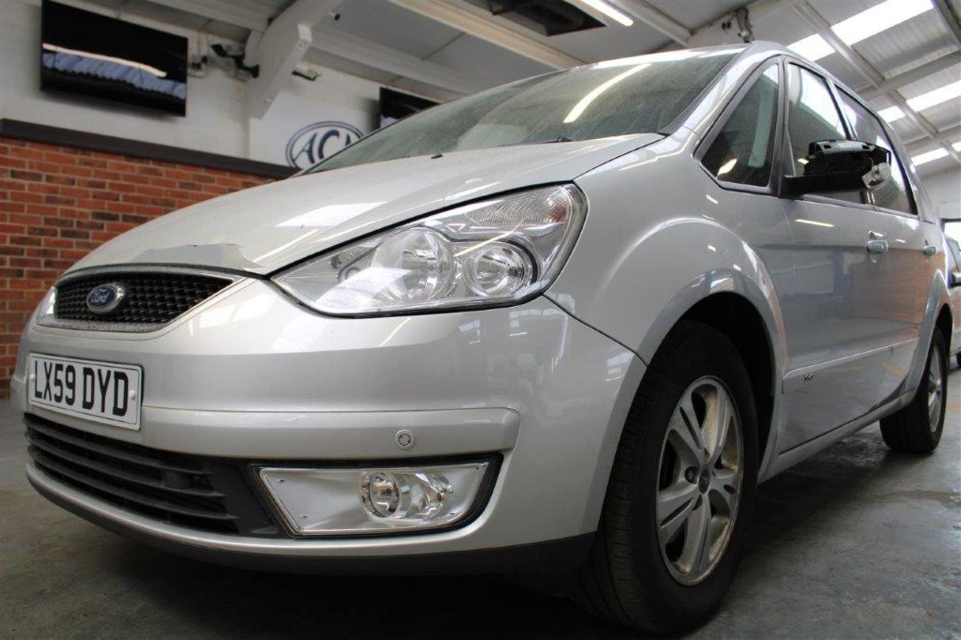 59 09 Ford Galaxy Zetec TDCI Auto - Image 5 of 36