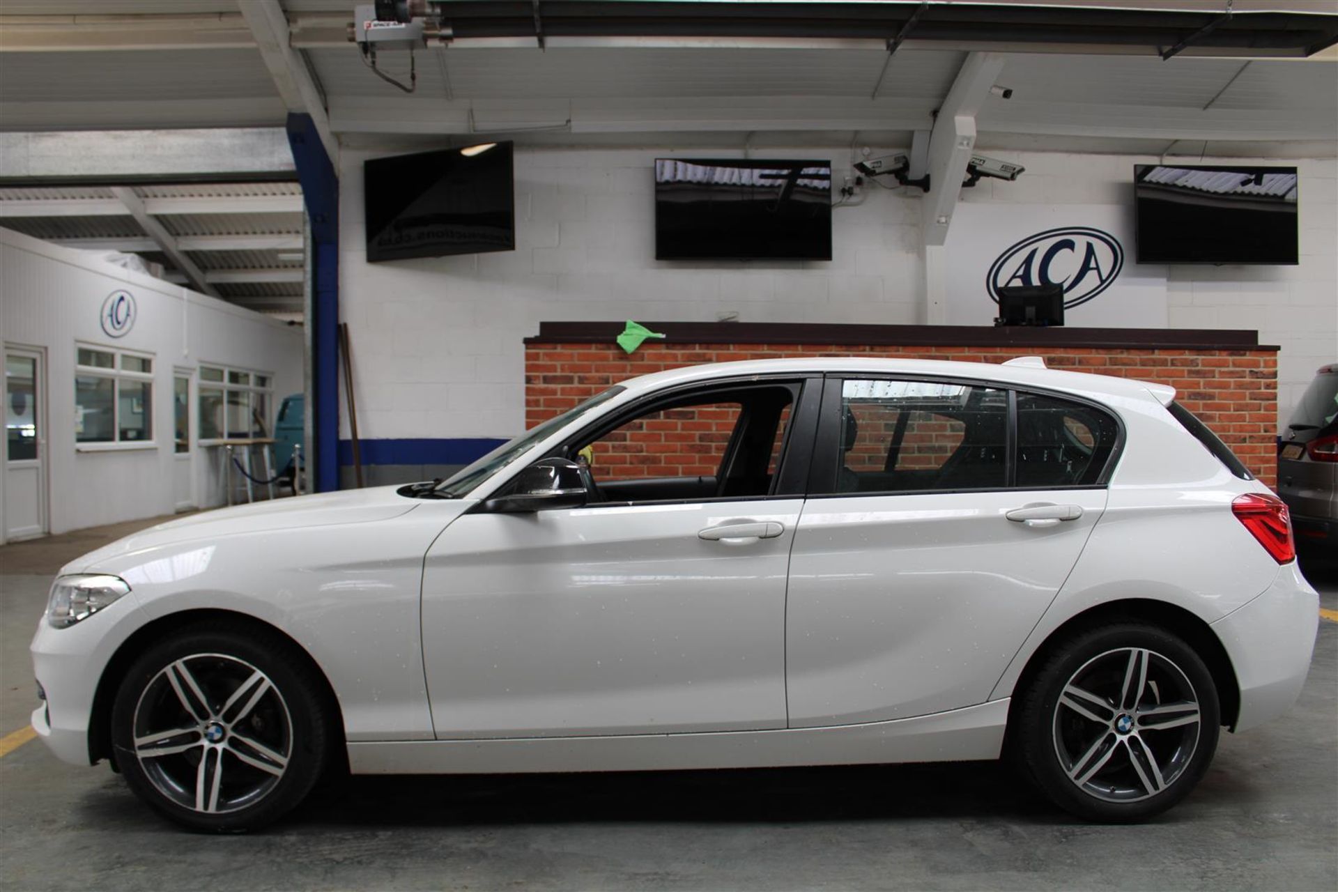 15 65 BMW 118I Sport - Image 2 of 35