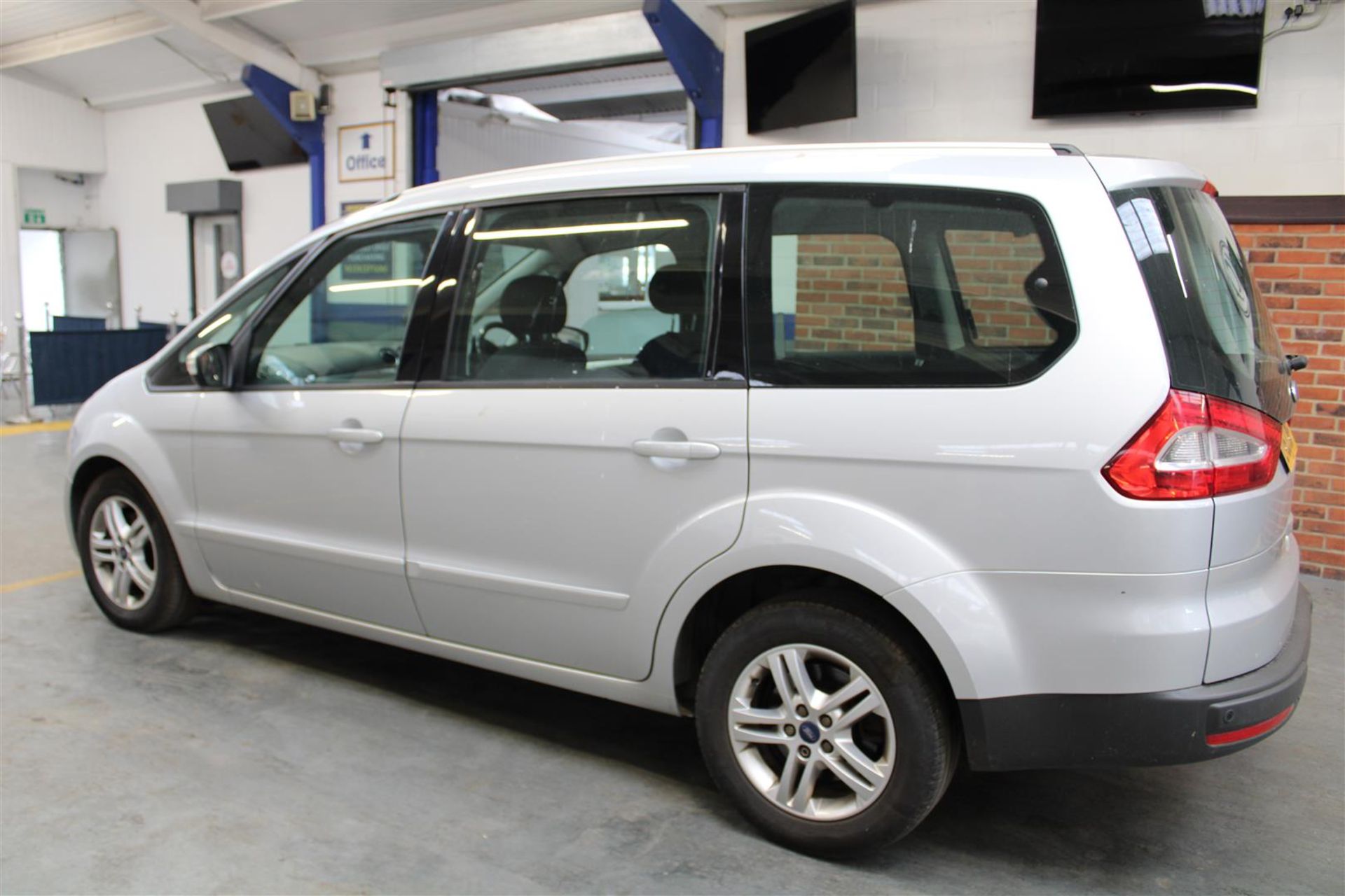 63 13 Ford Galaxy Zetec TDCI Auto - Image 33 of 34