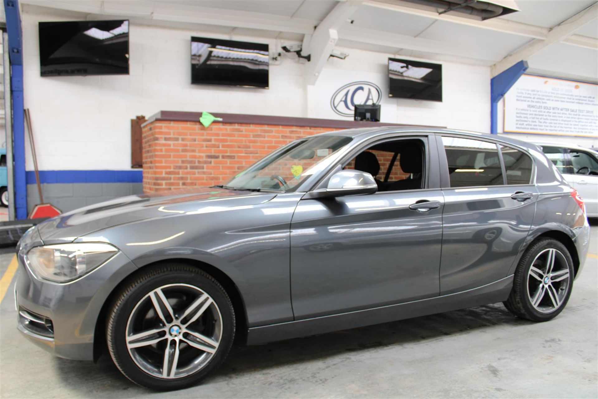 12 12 BMW 114I Sport