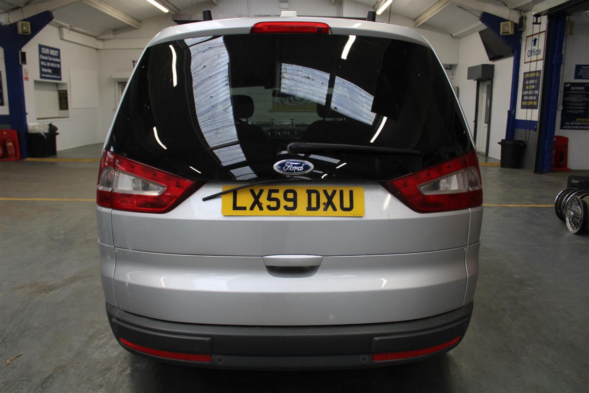 59 09 Ford Galaxy Zetec TDCI Auto - Image 30 of 32