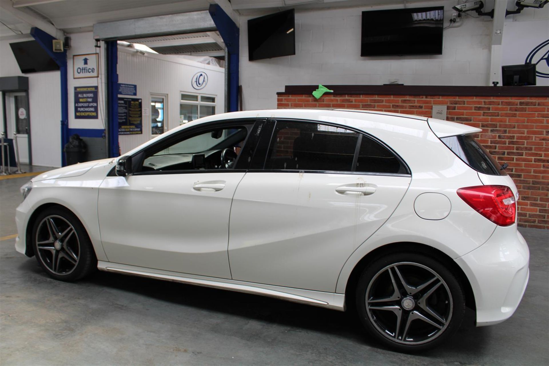 64 14 Mercedes A180 Blue AMG Sport - Image 35 of 36