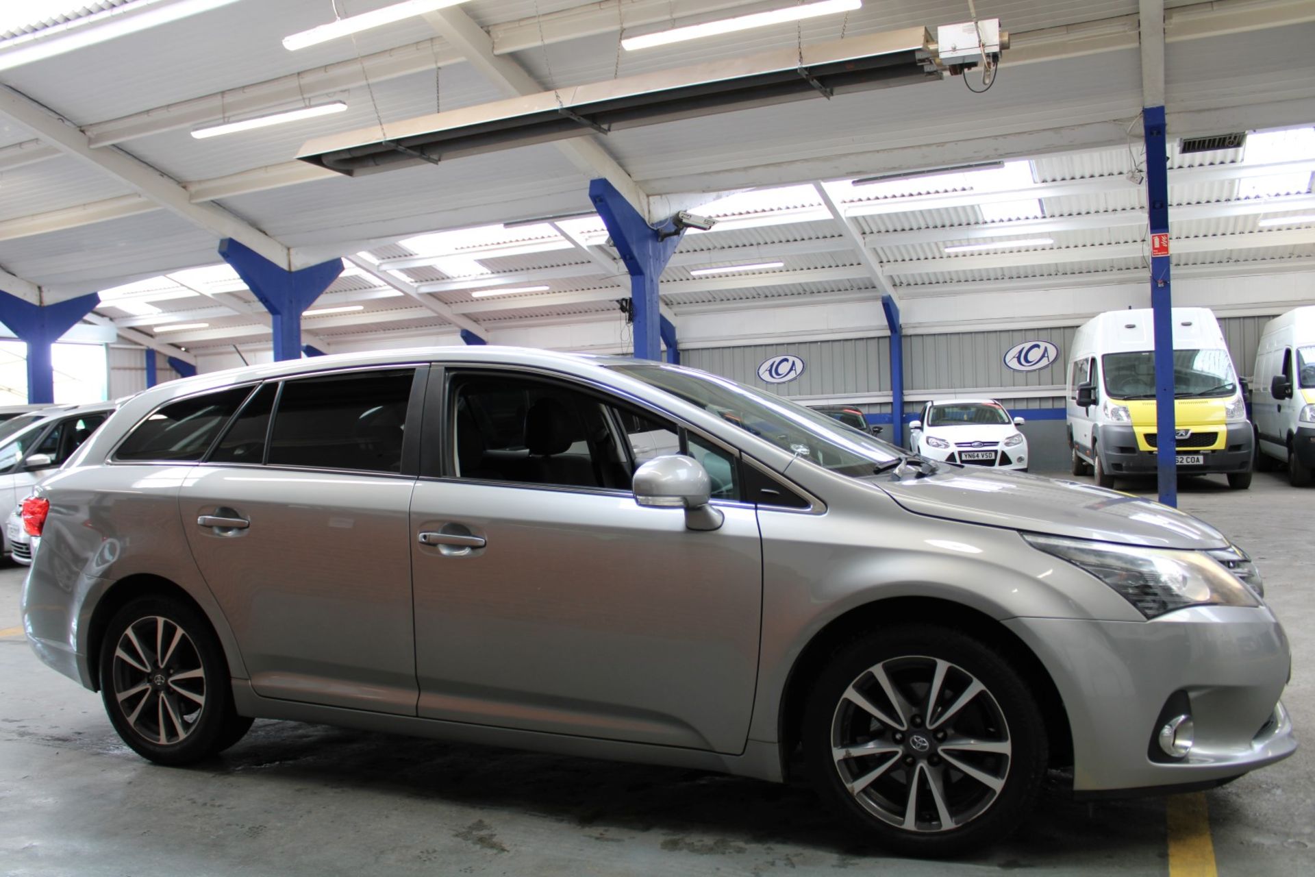 12 12 Toyota Avensis TR D-4D - Image 26 of 35