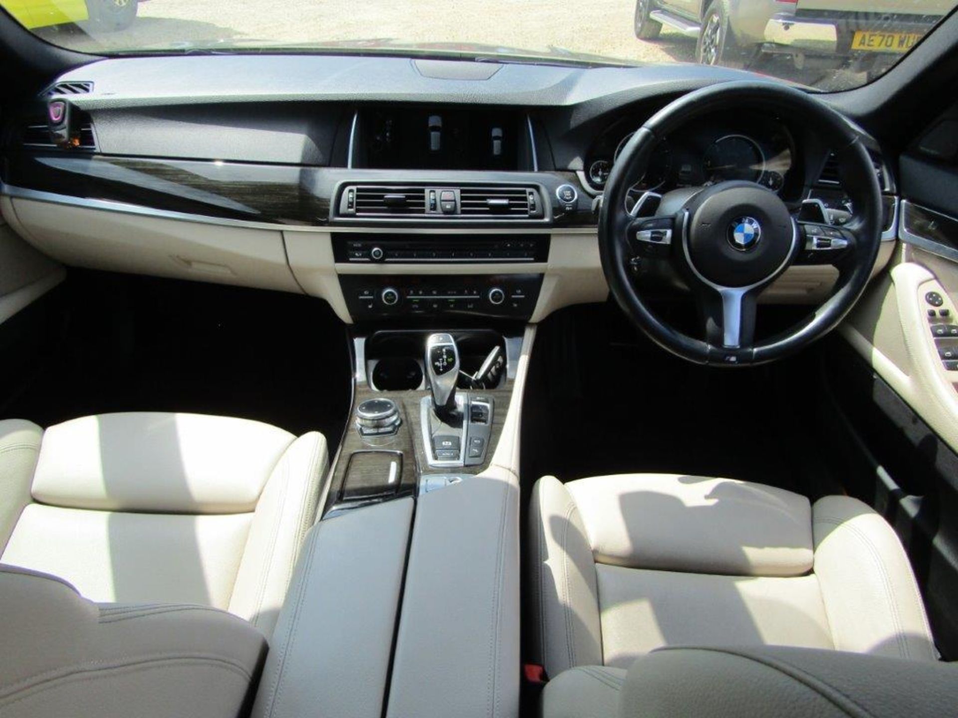 63 13 BMW 530D M Sport Auto - Image 25 of 40