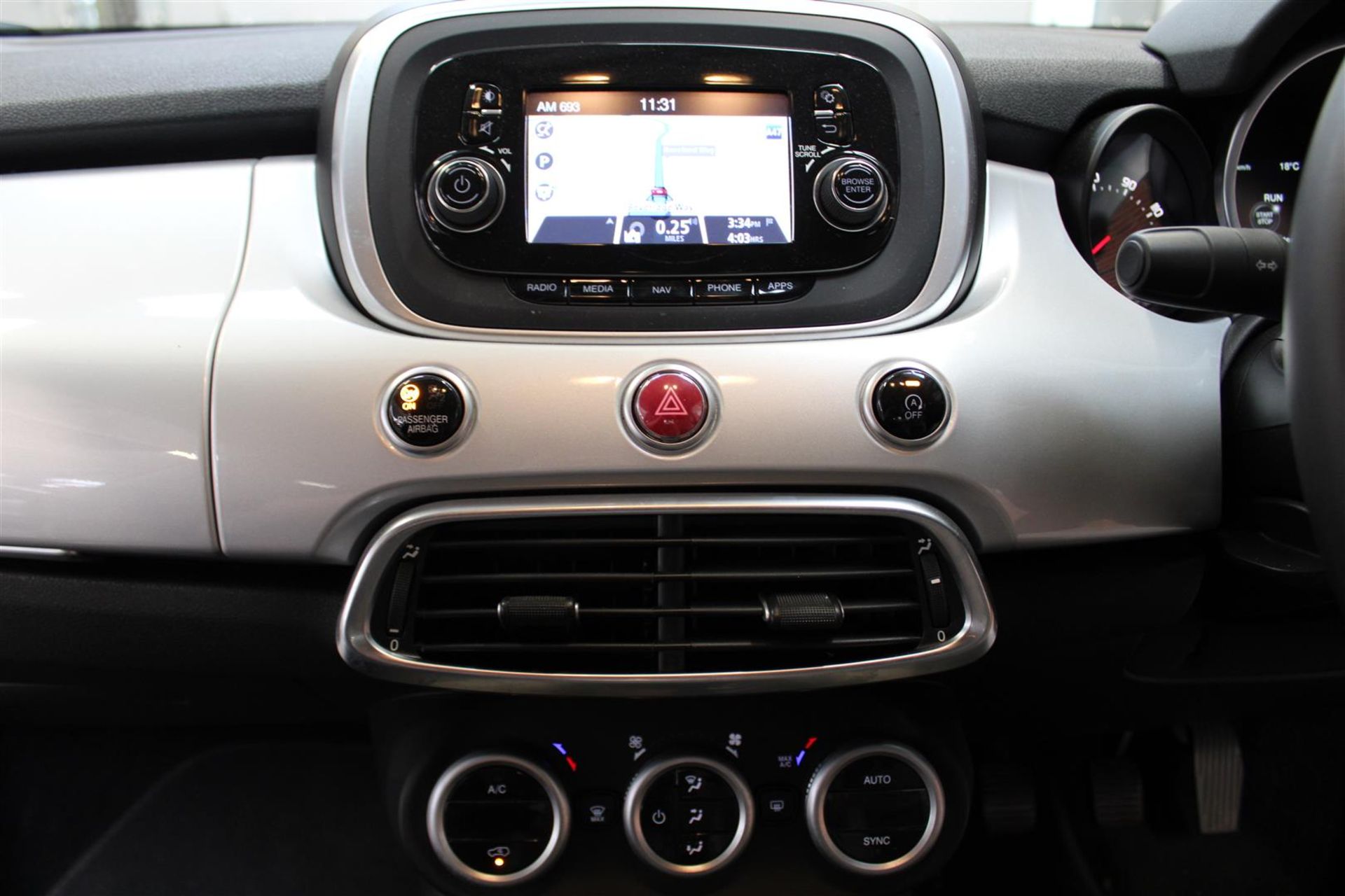 65 15 Fiat 500X Lounge Multijet - Image 8 of 24